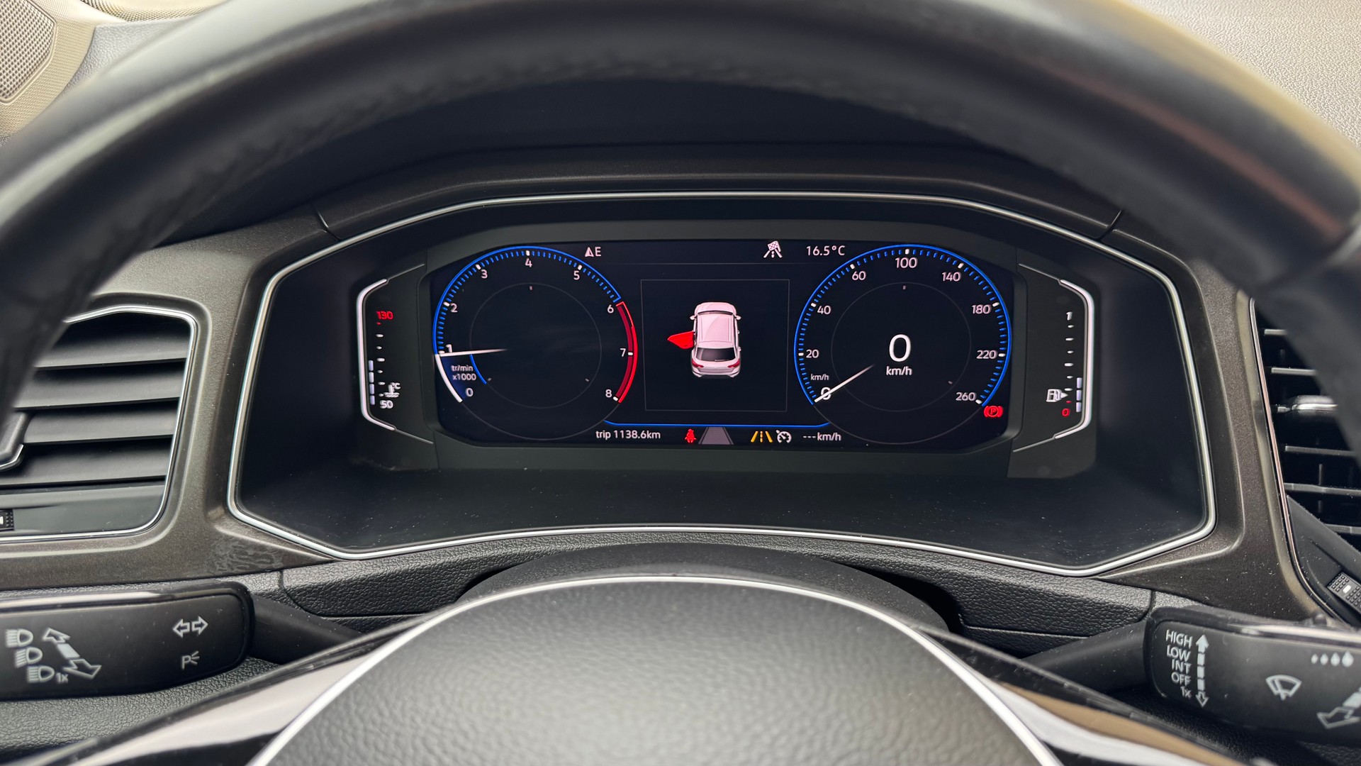 VW T-Roc 1.0 TSI Advance-image-15