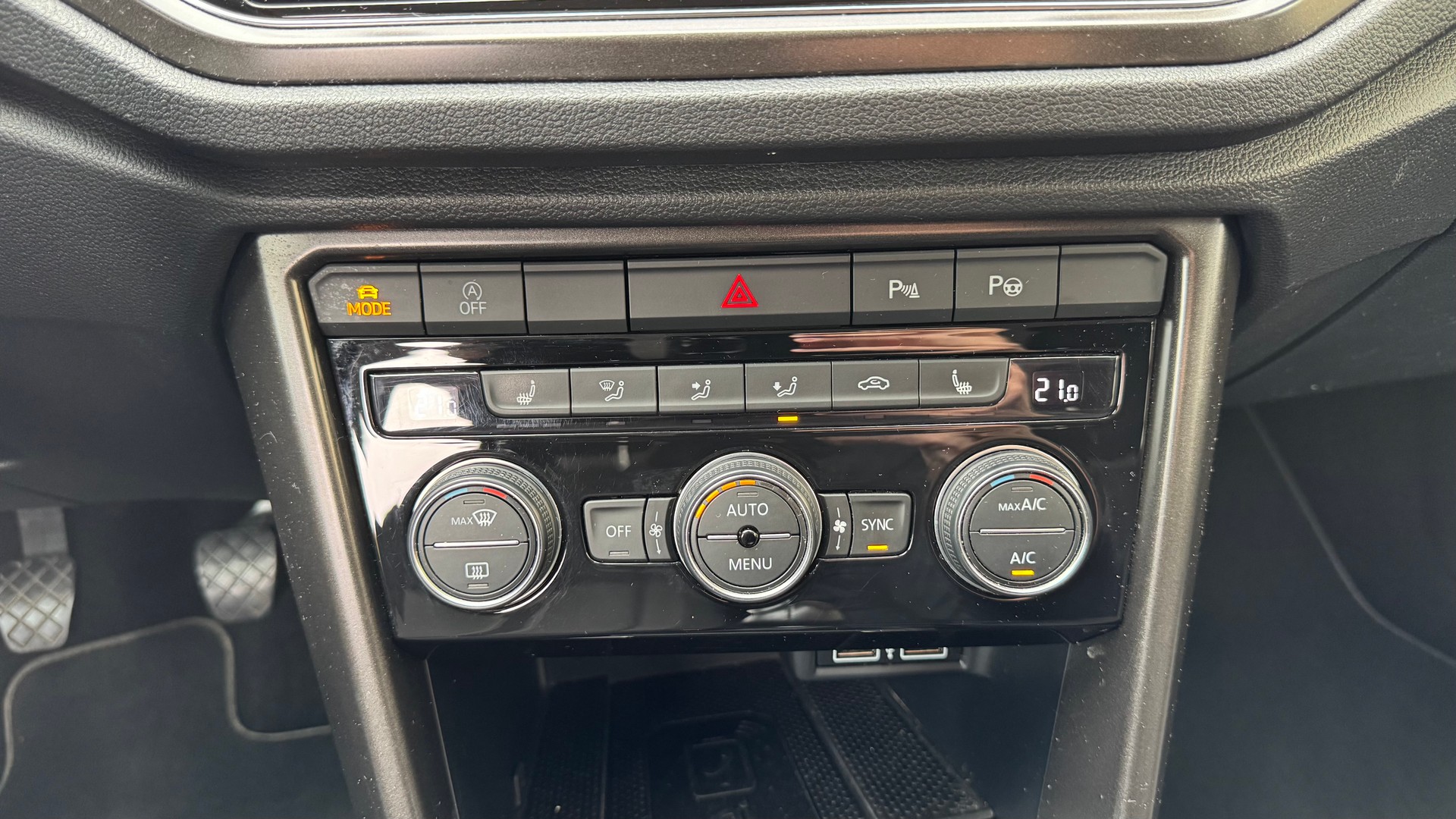VW T-Roc 1.0 TSI Advance-image-17