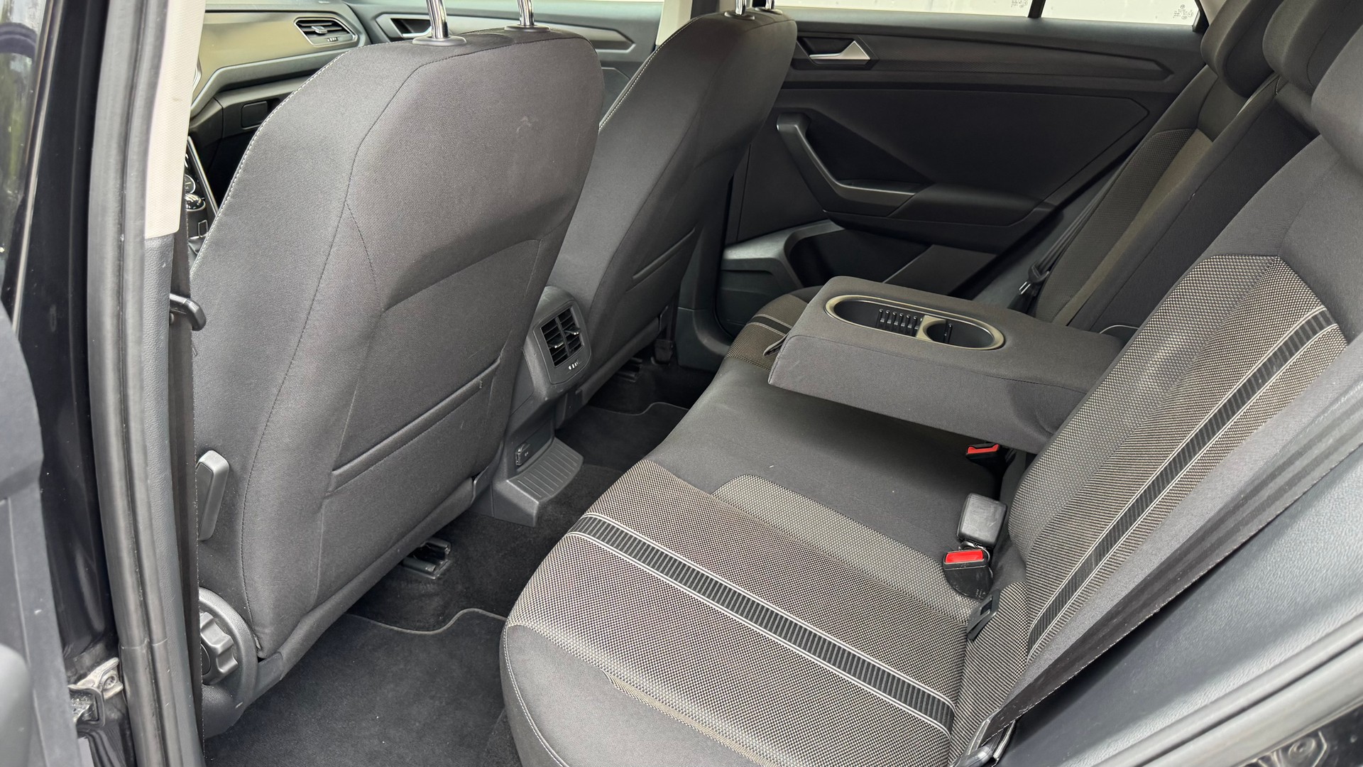 VW T-Roc 1.0 TSI Advance-image-8