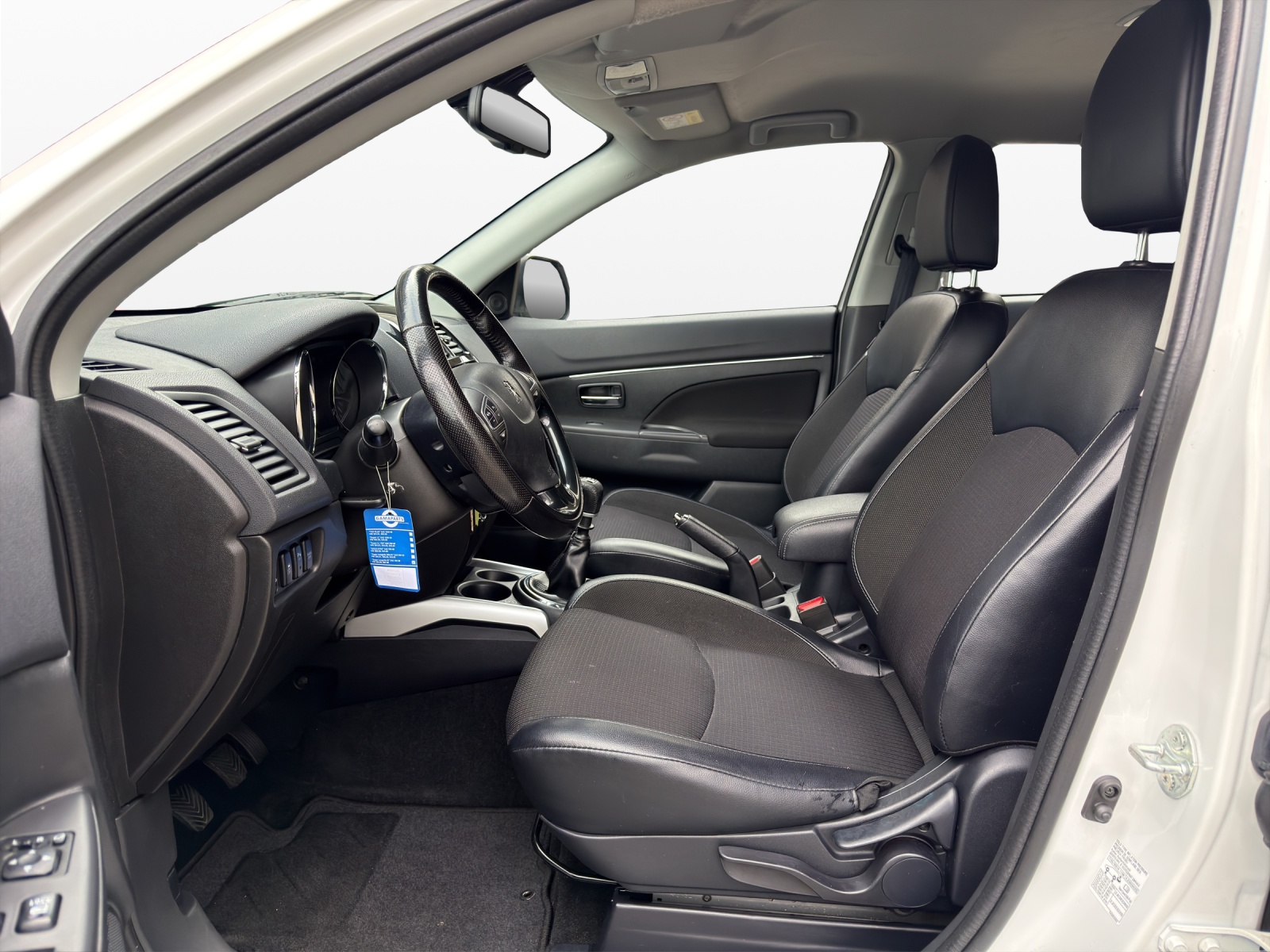 PEUGEOT 4008 1.6 HDi Active 4WD-image-8