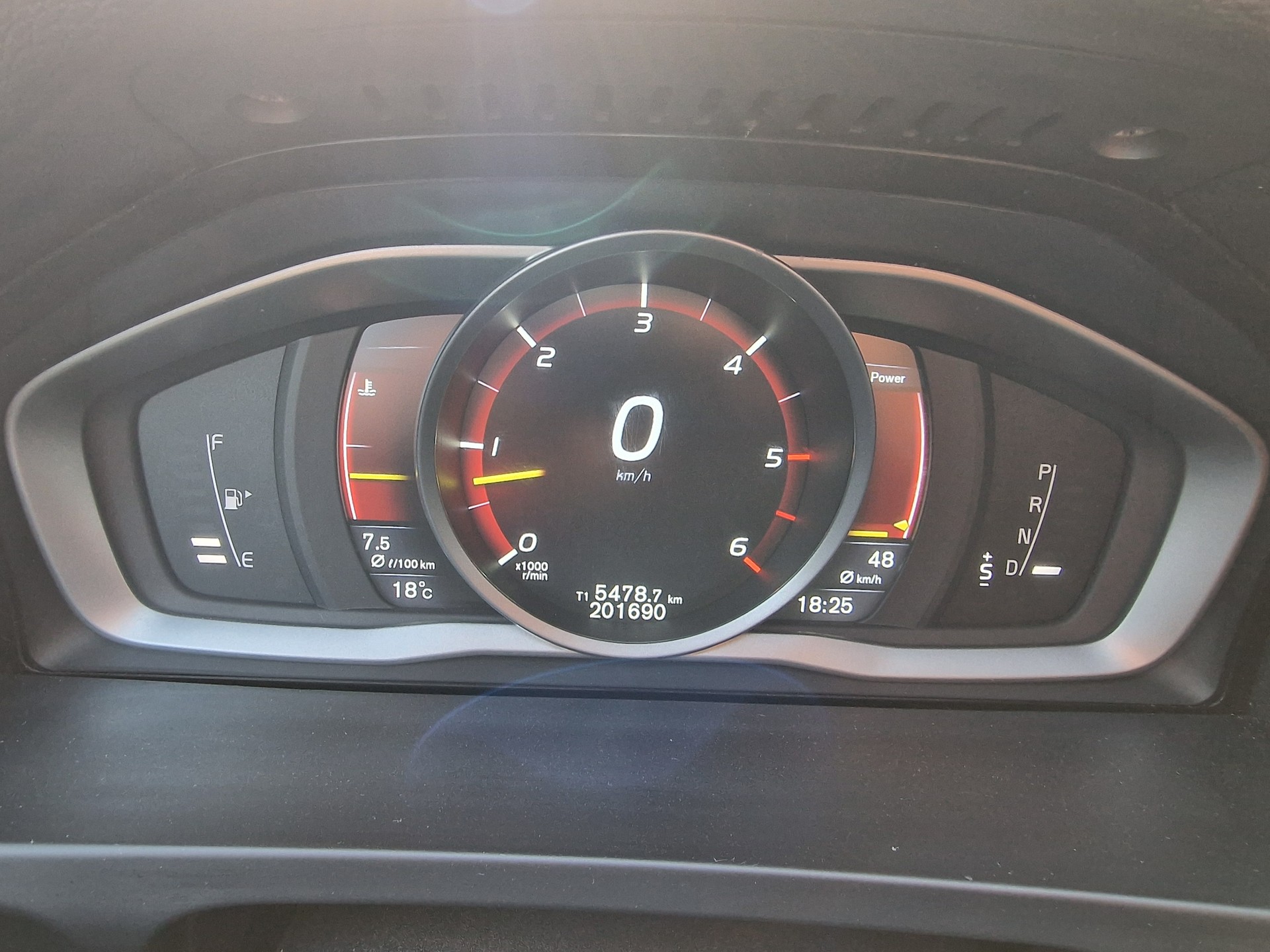 VOLVO V60 D4 Geartronic-image-14