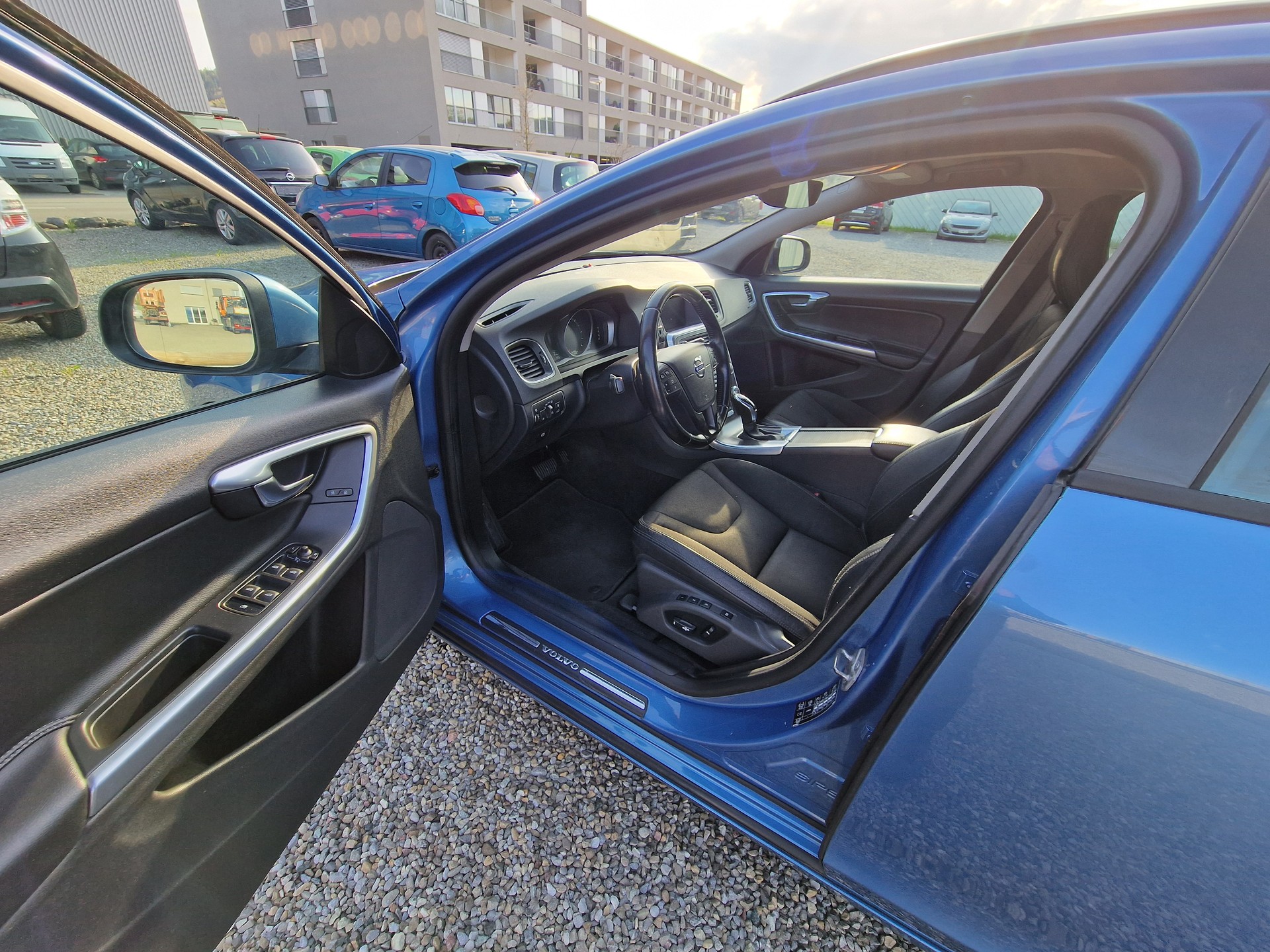 VOLVO V60 D4 Geartronic-image-8