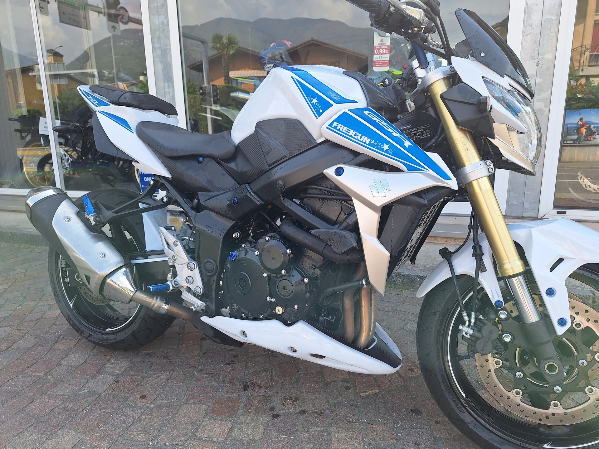SUZUKI GSR 750 ABS Freegun-image-1