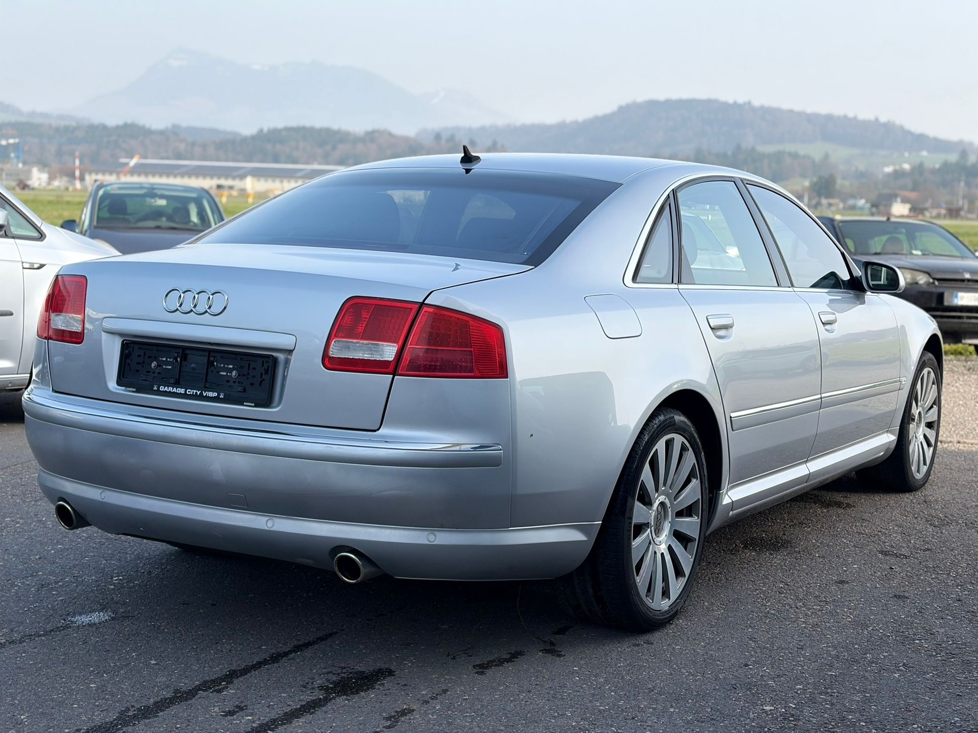 AUDI A8 4.2 quattro tiptronic-image-3