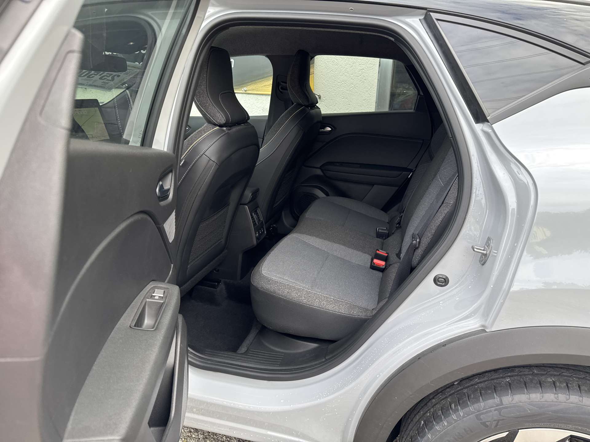 RENAULT Captur 1.8 E-Tech 160 Techno DHT-Automat-image-7