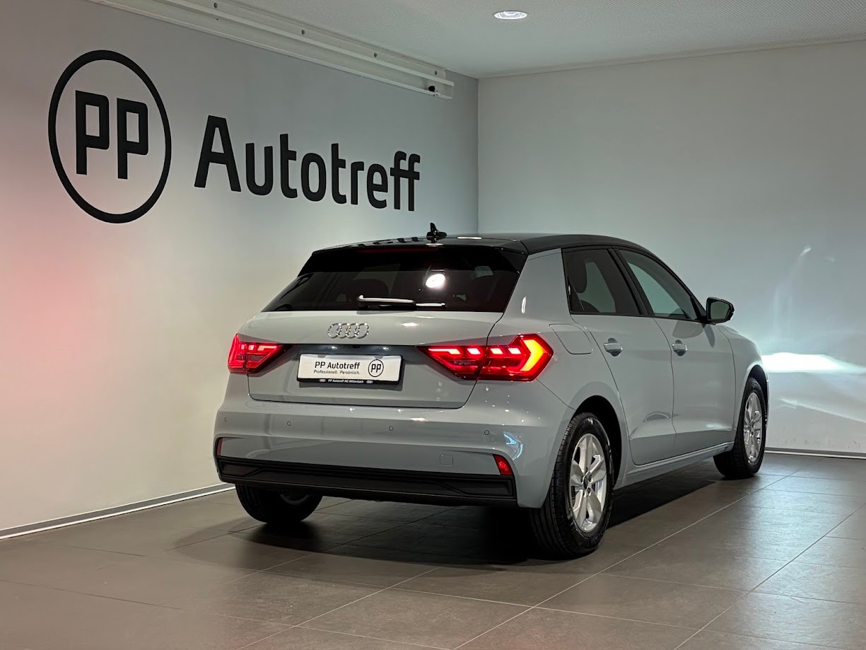 AUDI A1 Sportback 30 TFSI Attraction S-tronic-image-12