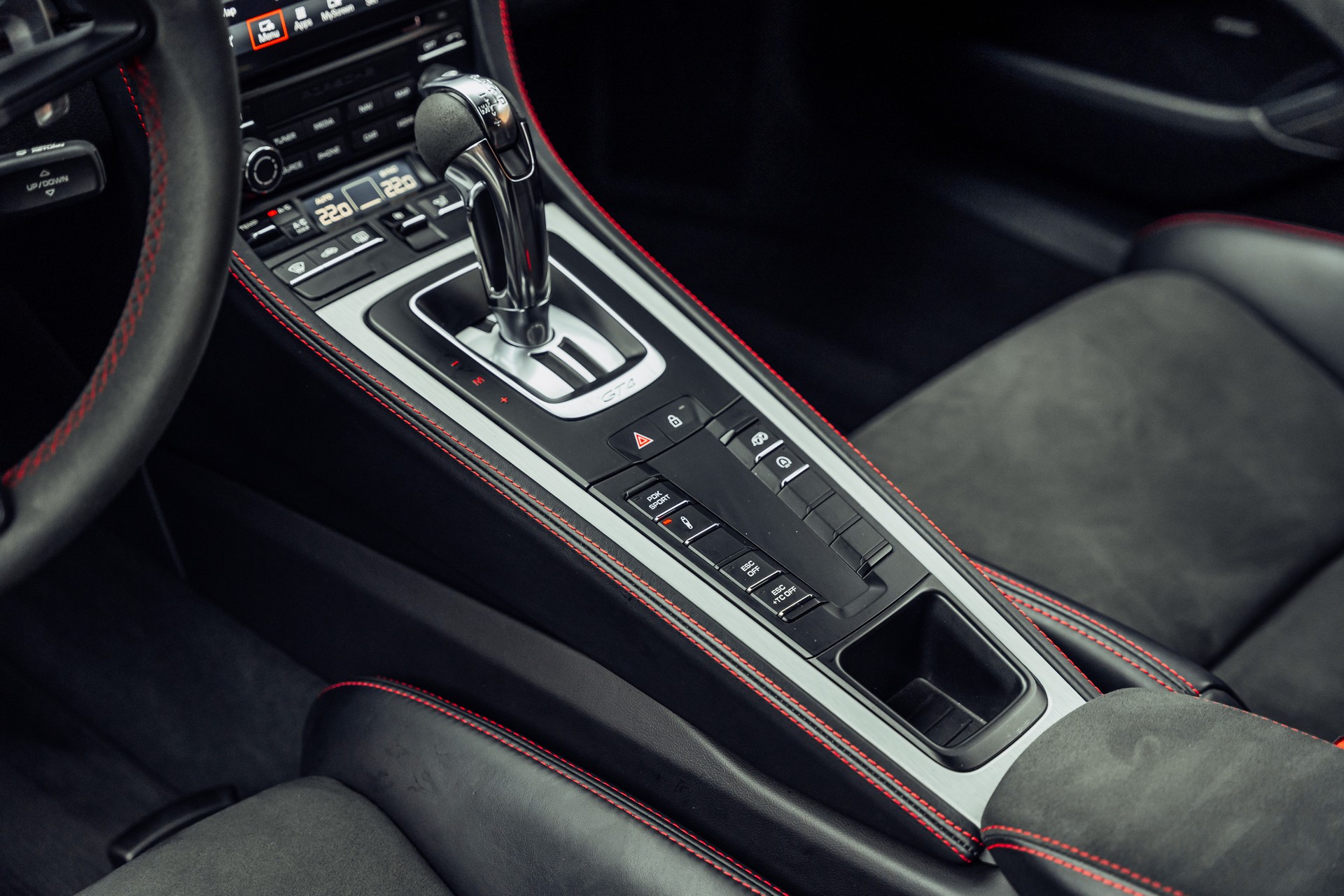 PORSCHE 718 Cayman GT4 PDK-image-12