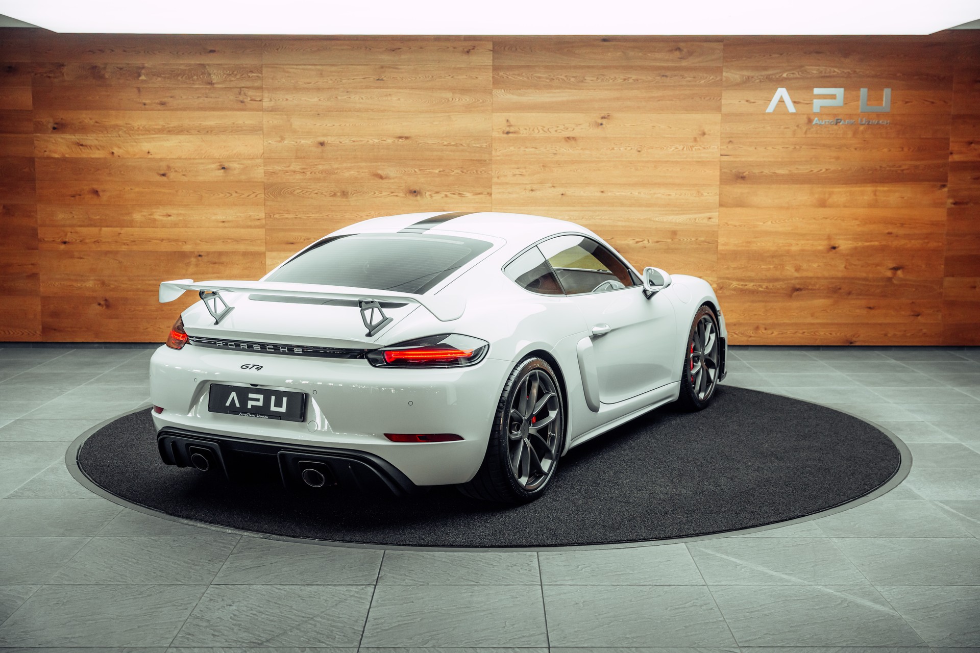PORSCHE 718 Cayman GT4 PDK-image-1