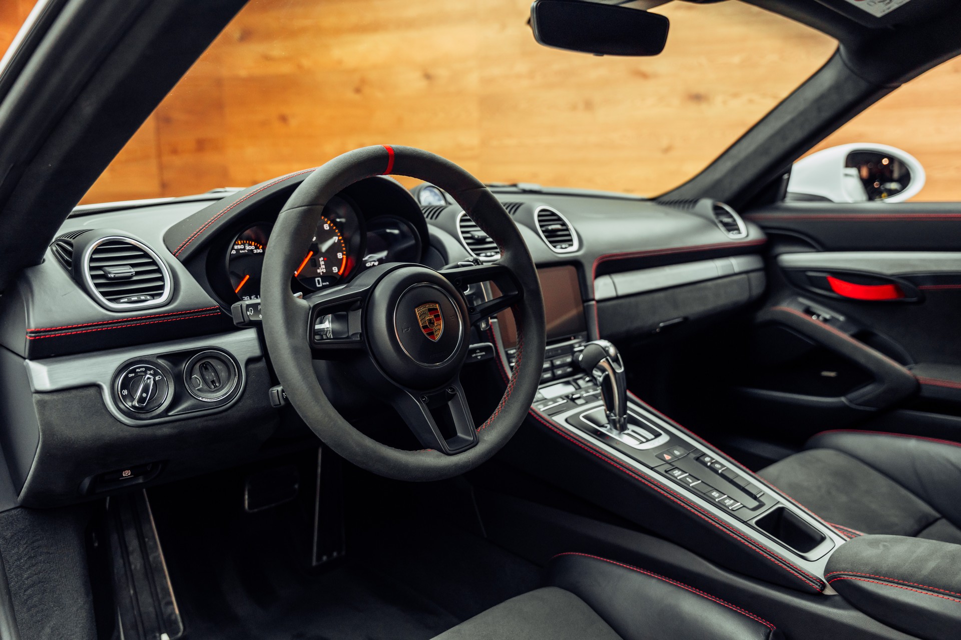 PORSCHE 718 Cayman GT4 PDK-image-4