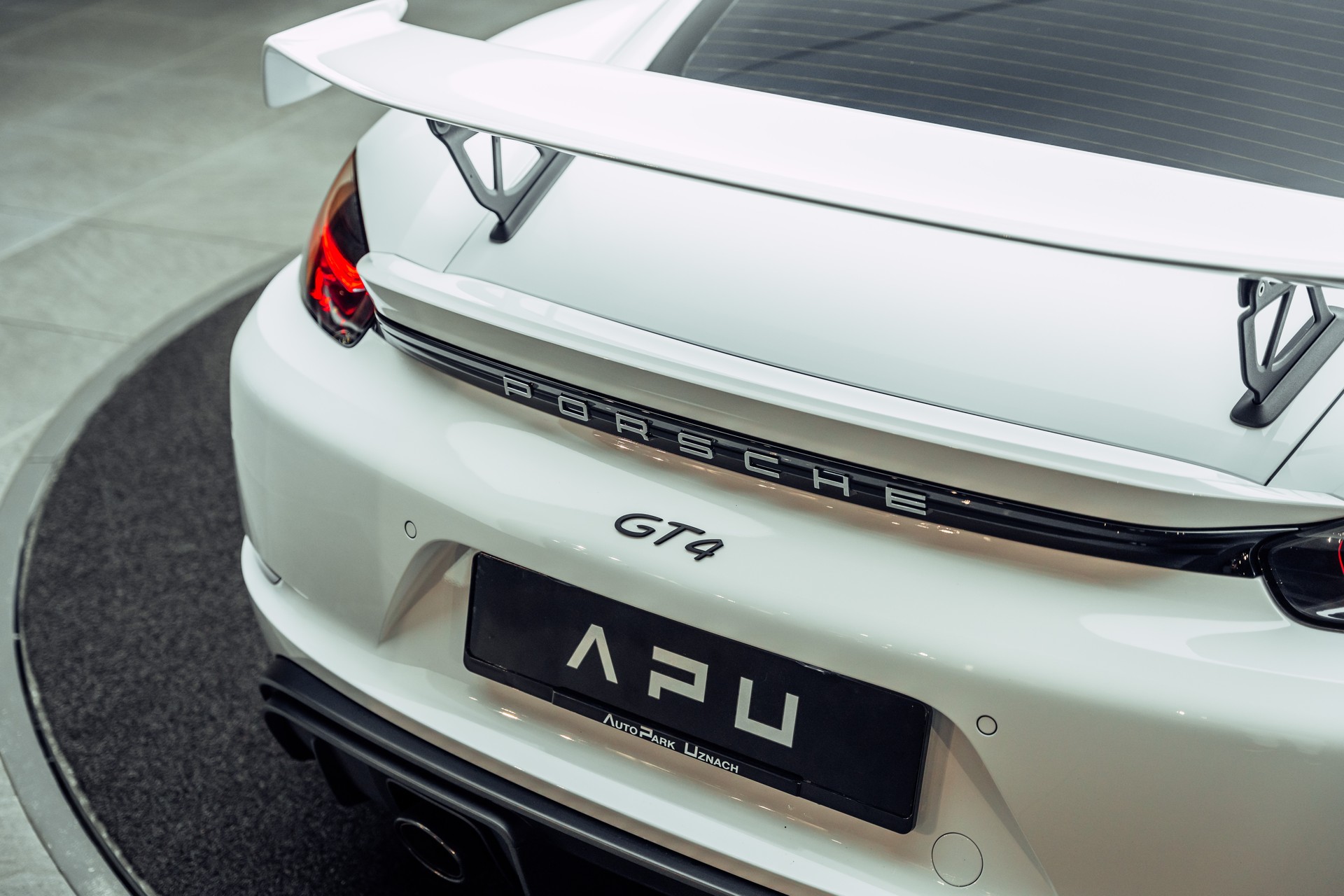 PORSCHE 718 Cayman GT4 PDK-image-19