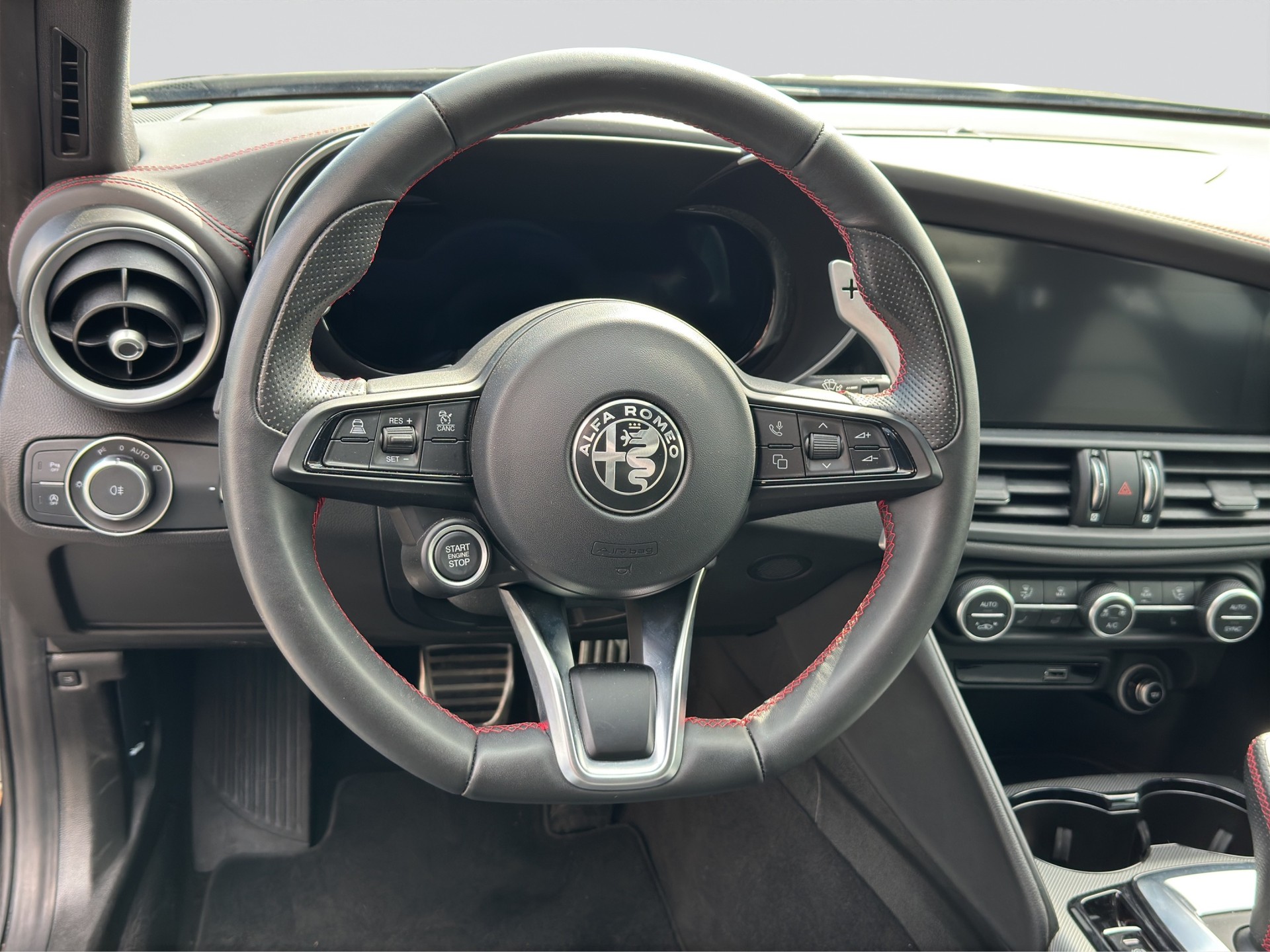 ALFA ROMEO Giulia 2.0 Competizione Q4 AT8-image-10