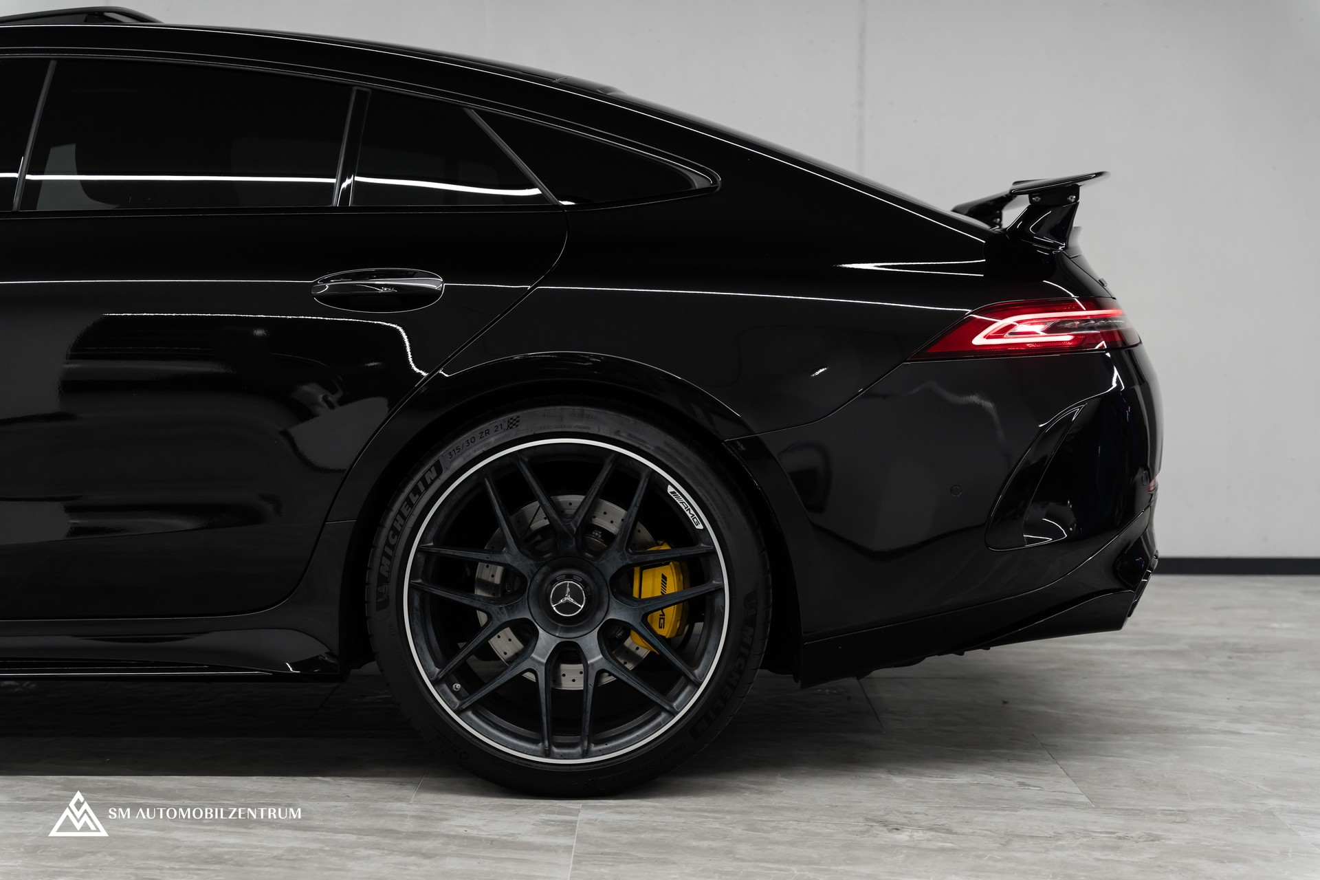 MERCEDES-BENZ AMG GT 63 S 4matic+ / Aero Paket / 360° / Head-Up / Panorama-image-6
