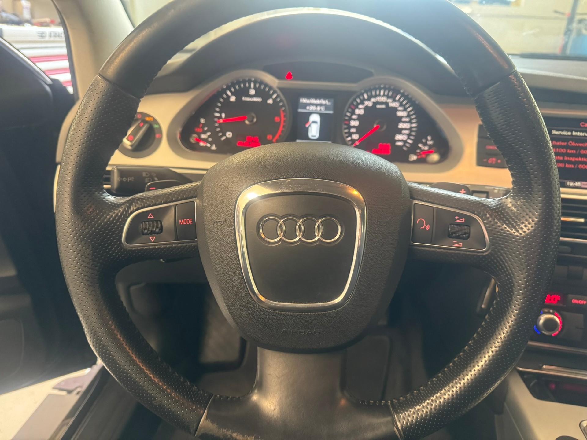 AUDI A6 Avant 3.0 V6 TDI quattro tiptronic-image-9