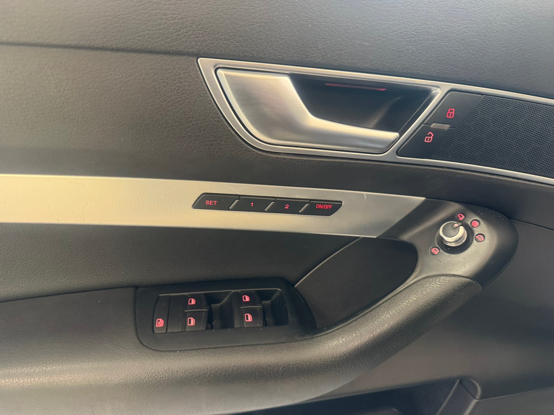 AUDI A6 Avant 3.0 V6 TDI quattro tiptronic-image-11