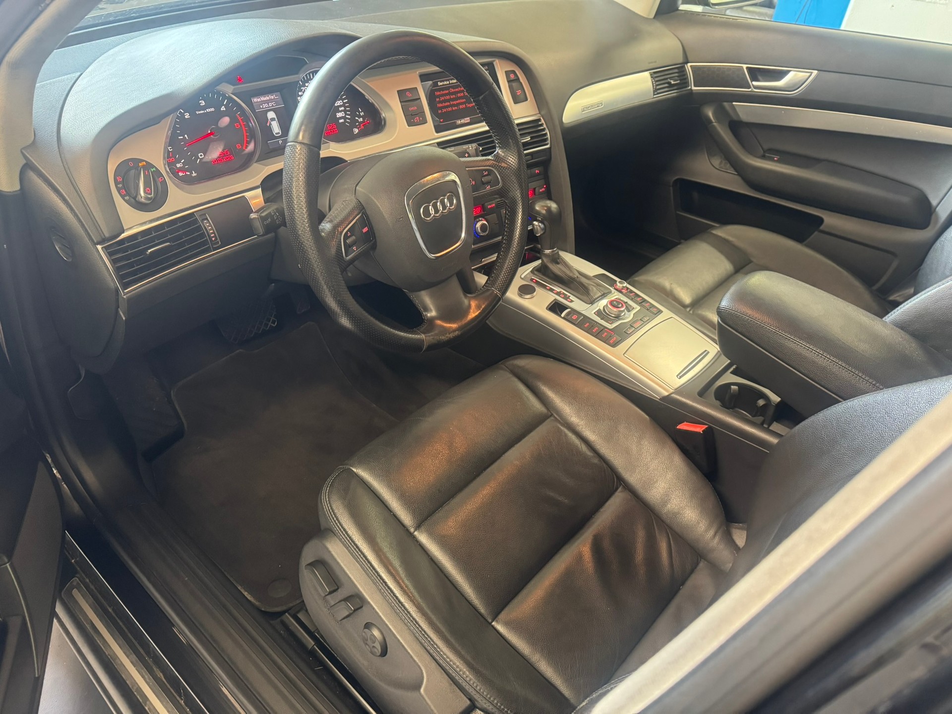 AUDI A6 Avant 3.0 V6 TDI quattro tiptronic-image-8