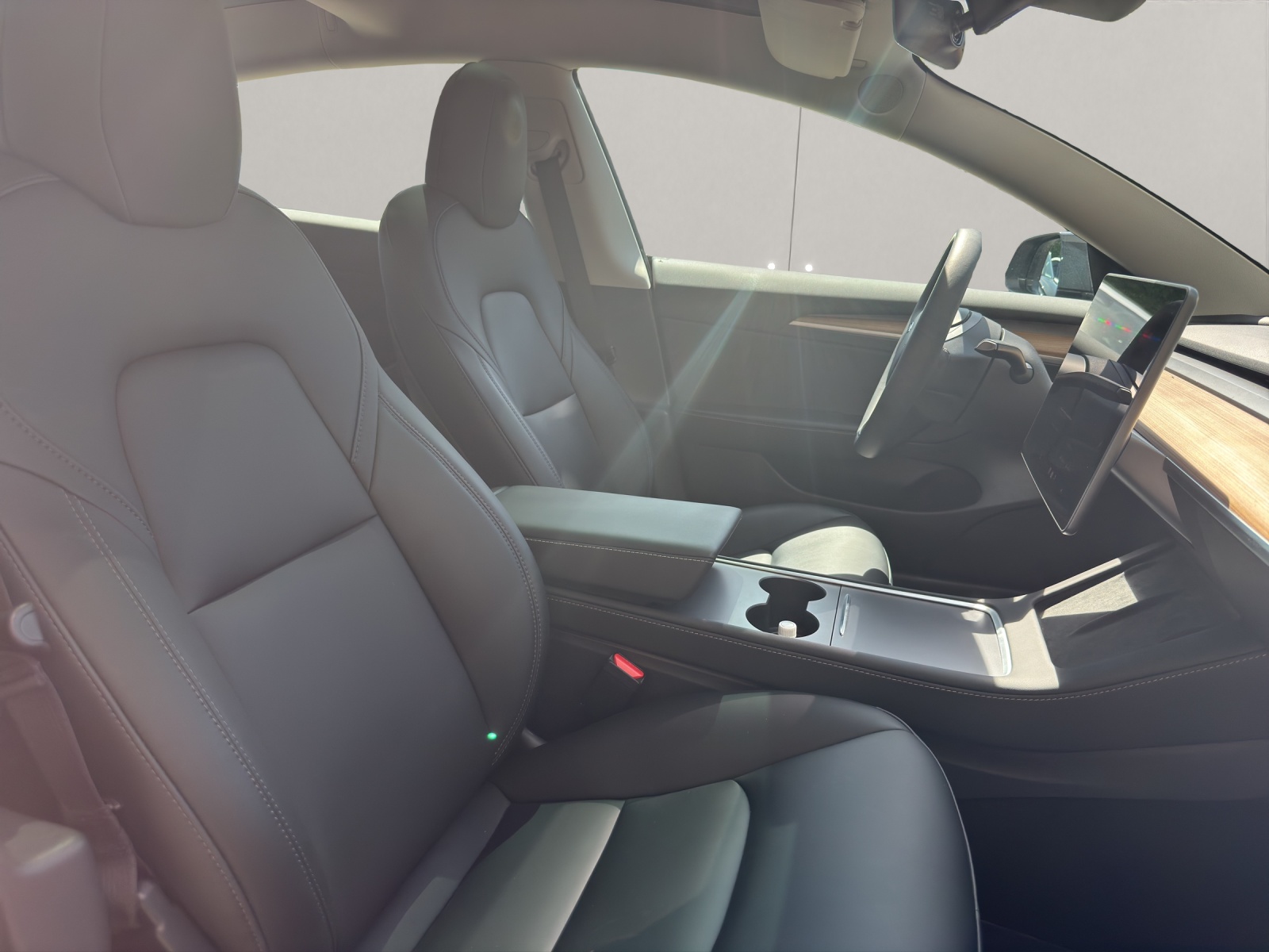 TESLA Model 3 Long Range D-showroom-element-2