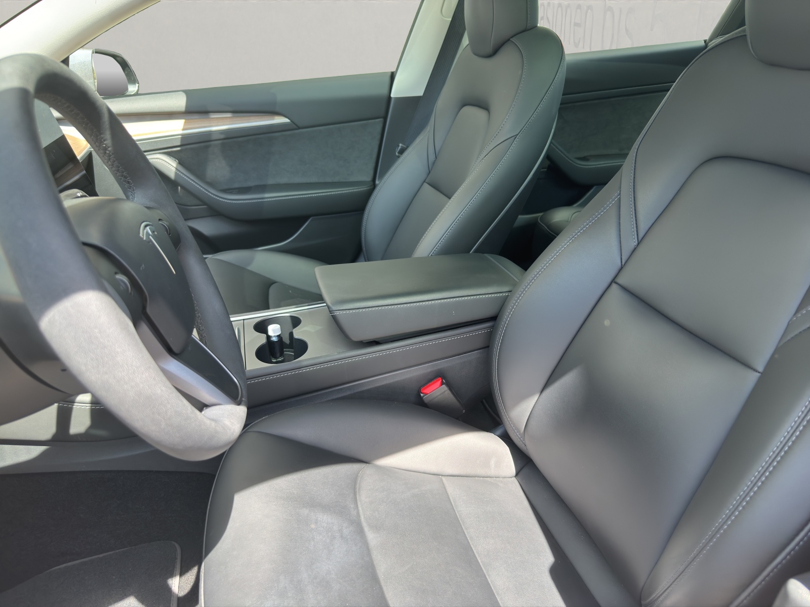 TESLA Model 3 Long Range D-image-15