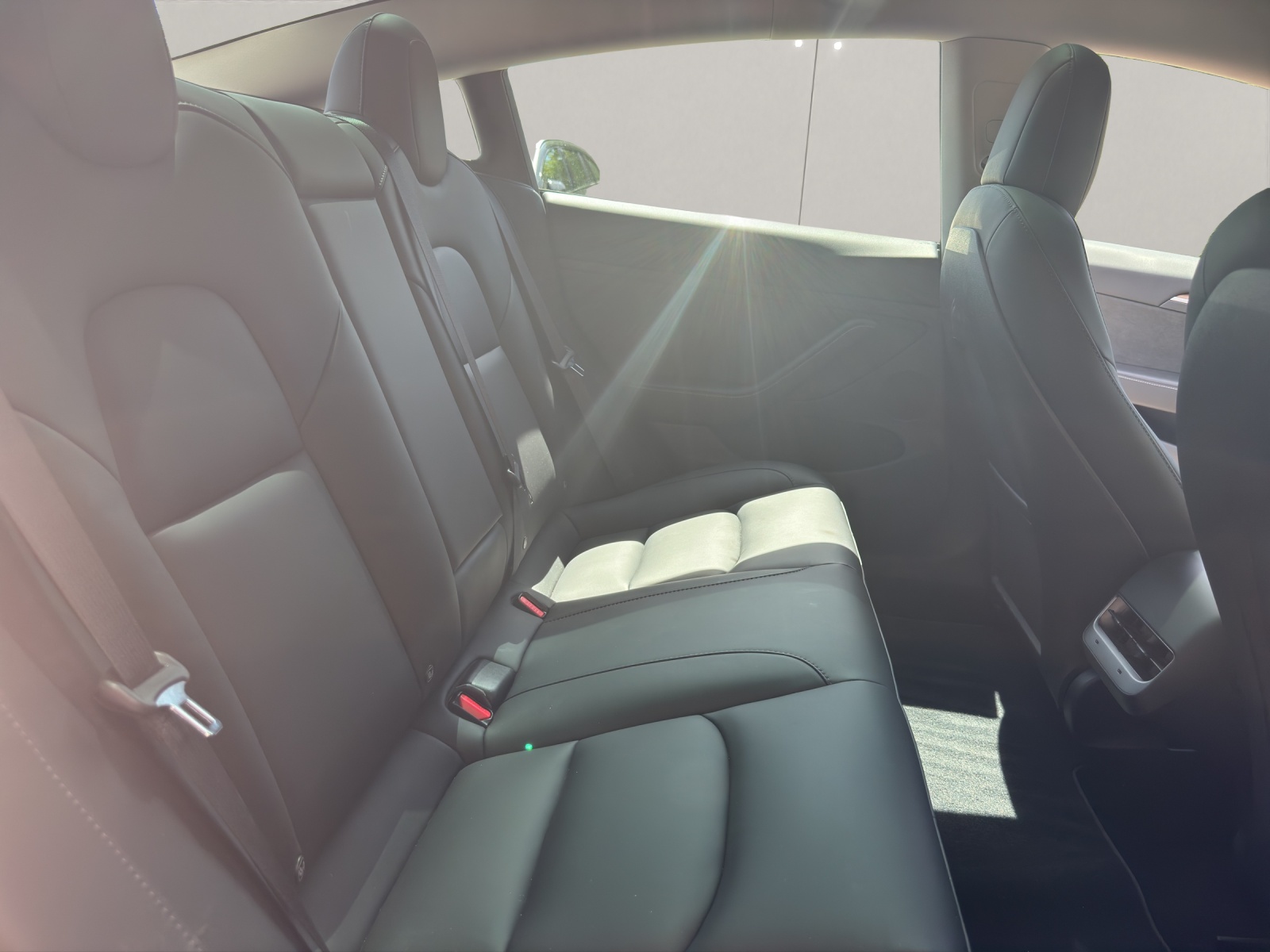 TESLA Model 3 Long Range D-showroom-element-1