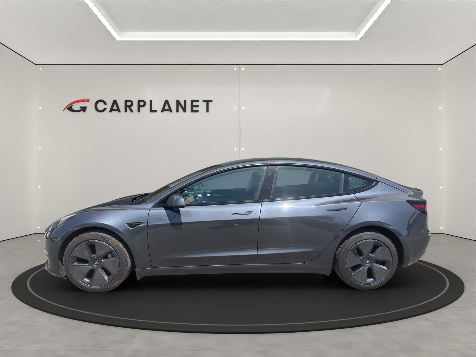 TESLA Model 3 Long Range D-showroom-element-3