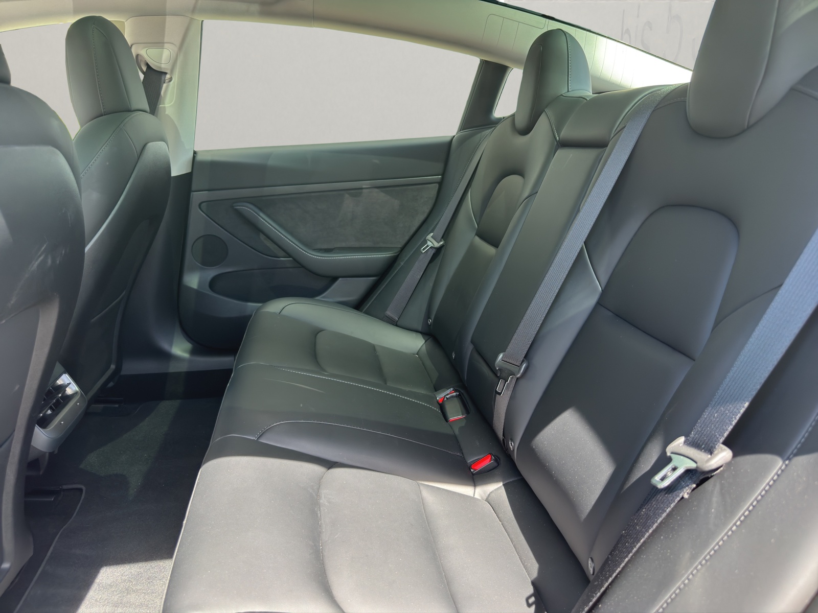 TESLA Model 3 Long Range D-image-10