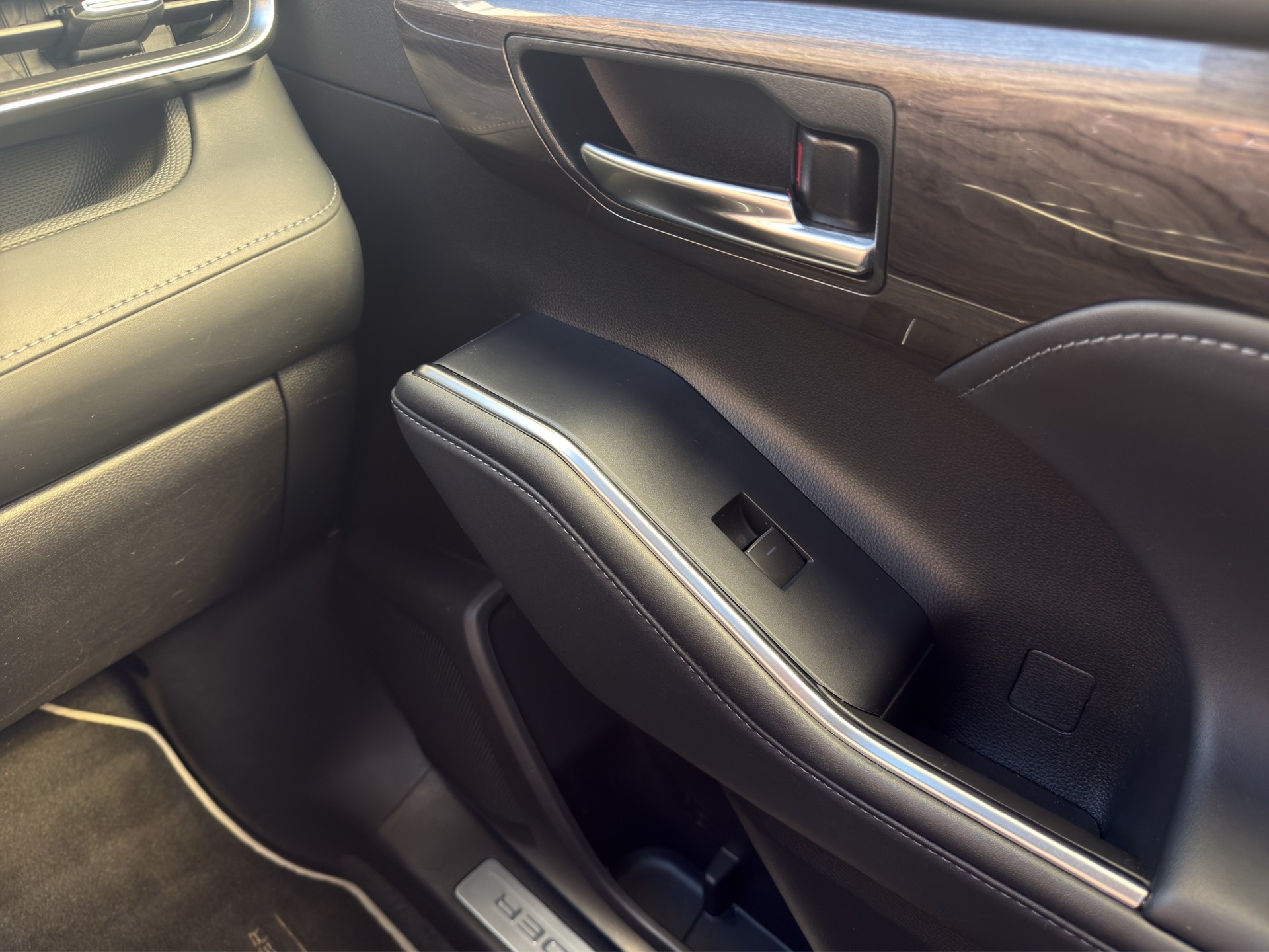 TOYOTA Highlander 2.5 HSD Premium e-CVT-image-16
