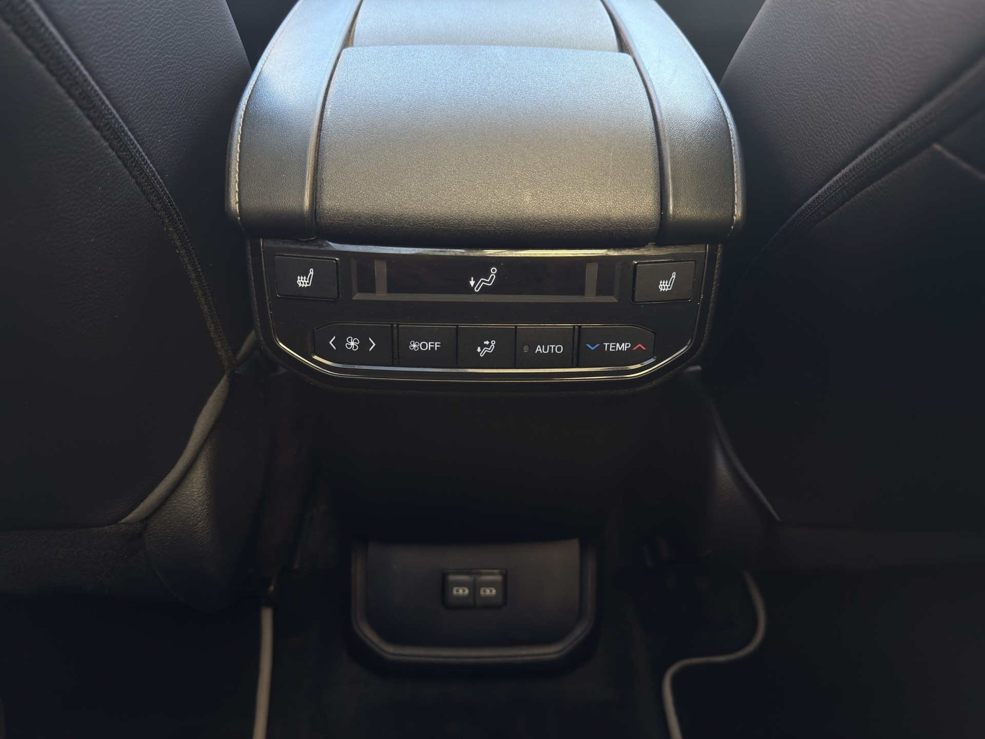 TOYOTA Highlander 2.5 HSD Premium e-CVT-image-23