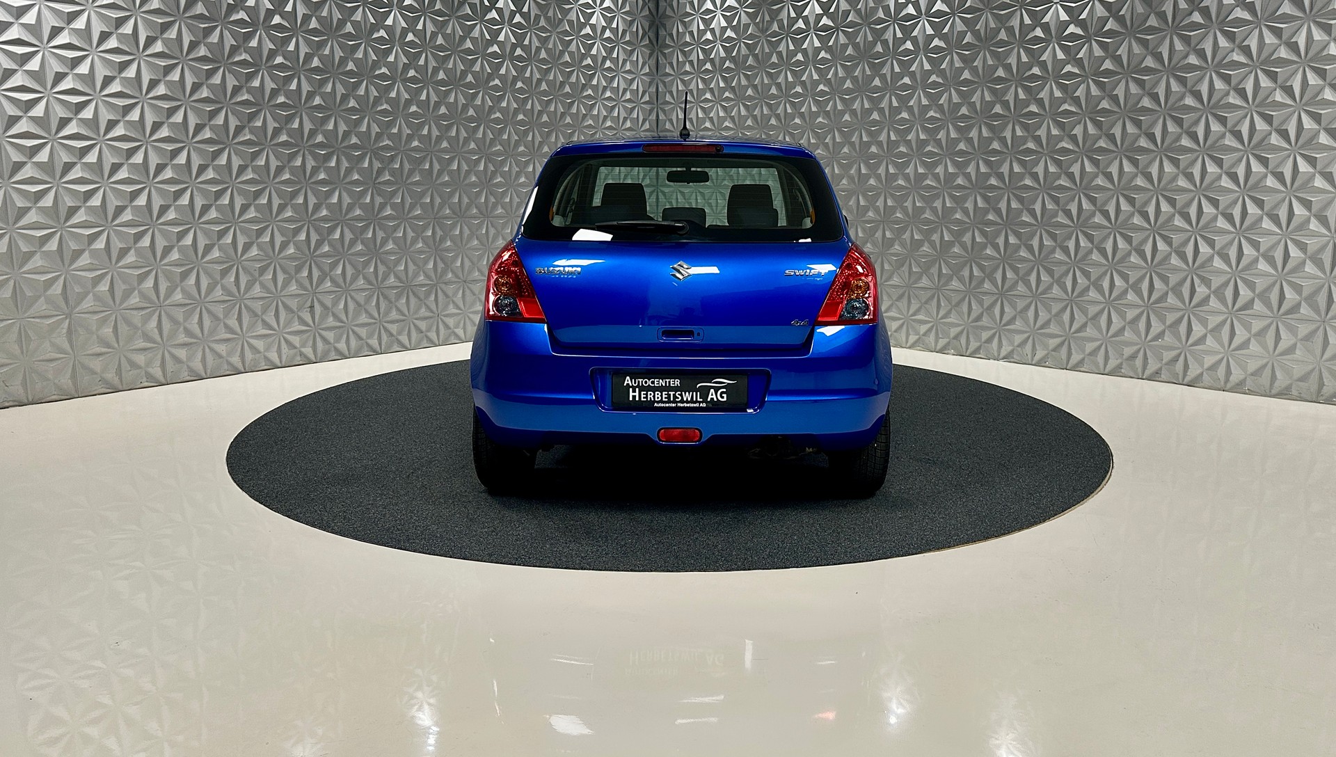 SUZUKI Swift 1.3i 16V GL Top Piz Sulai LE 4x4-image-5