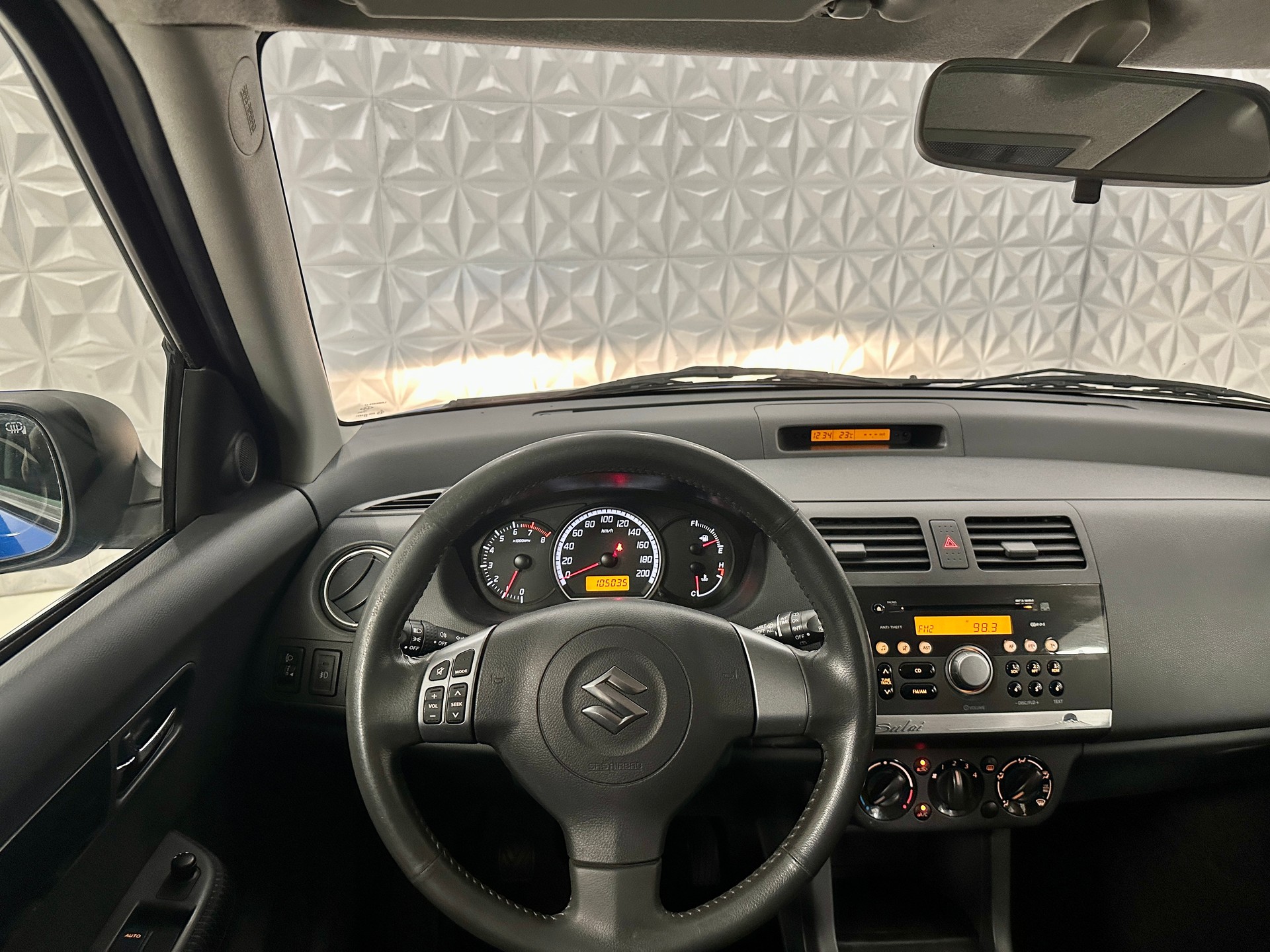 SUZUKI Swift 1.3i 16V GL Top Piz Sulai LE 4x4-image-18