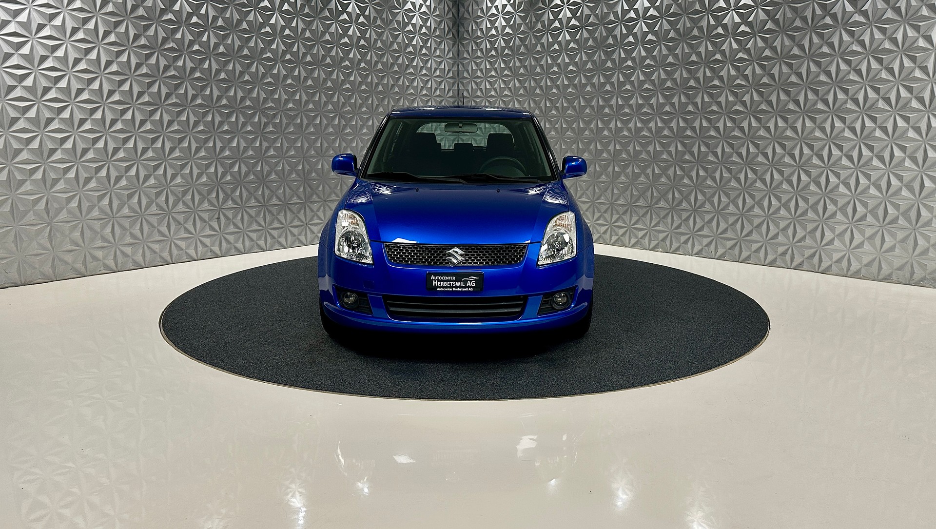 SUZUKI Swift 1.3i 16V GL Top Piz Sulai LE 4x4-showroom-element-1