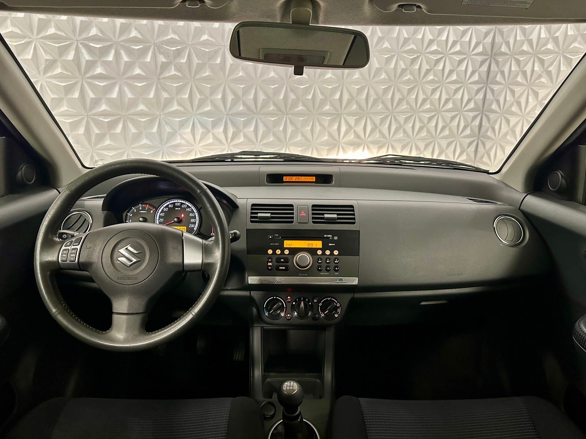 SUZUKI Swift 1.3i 16V GL Top Piz Sulai LE 4x4-image-13