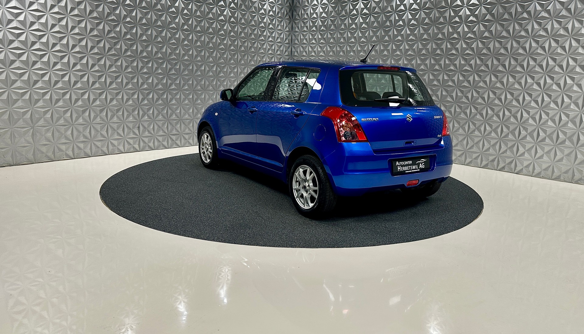 SUZUKI Swift 1.3i 16V GL Top Piz Sulai LE 4x4-image-6
