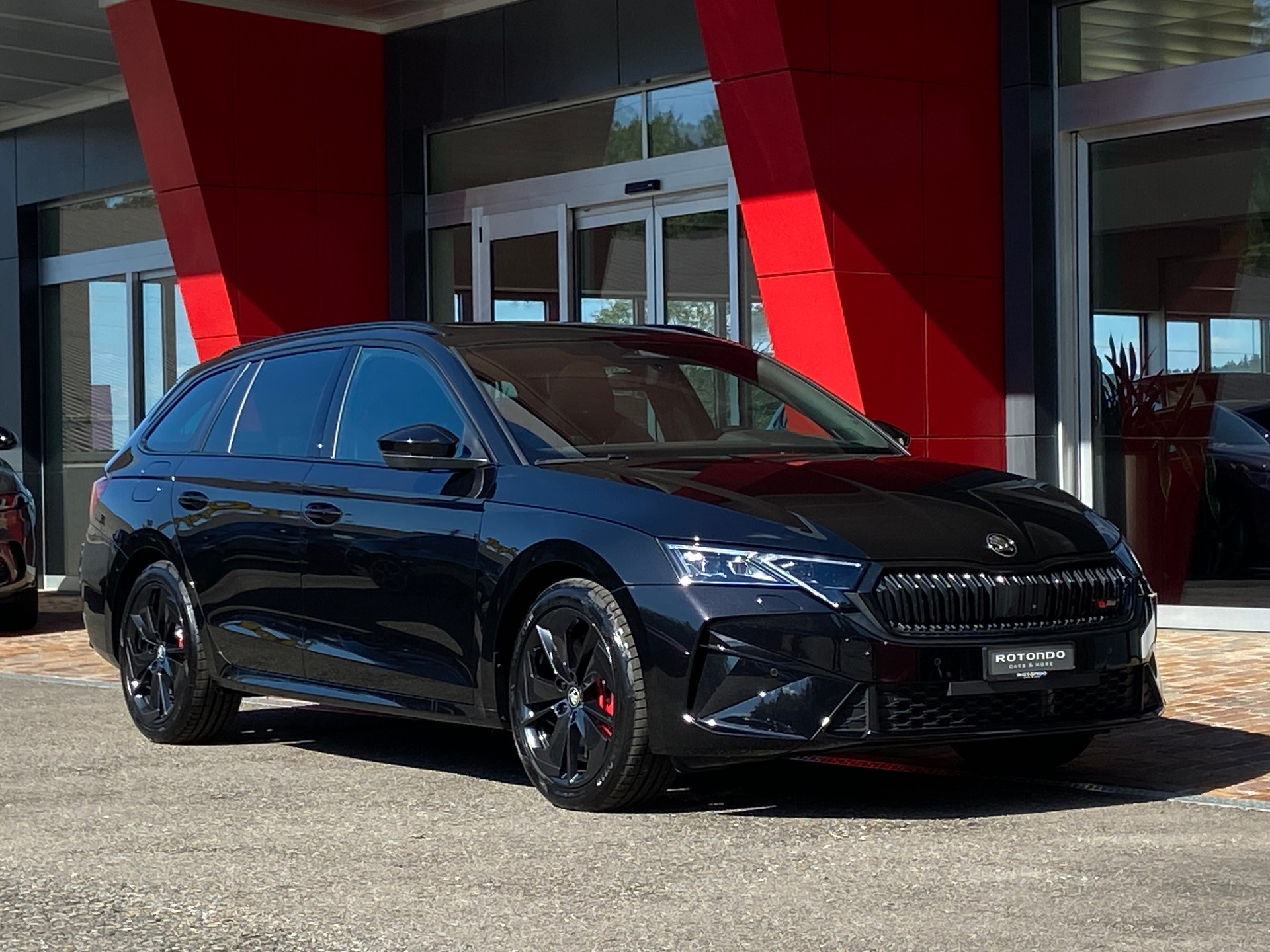 SKODA Octavia Combi 2.0 TSI DSG RS-image-18