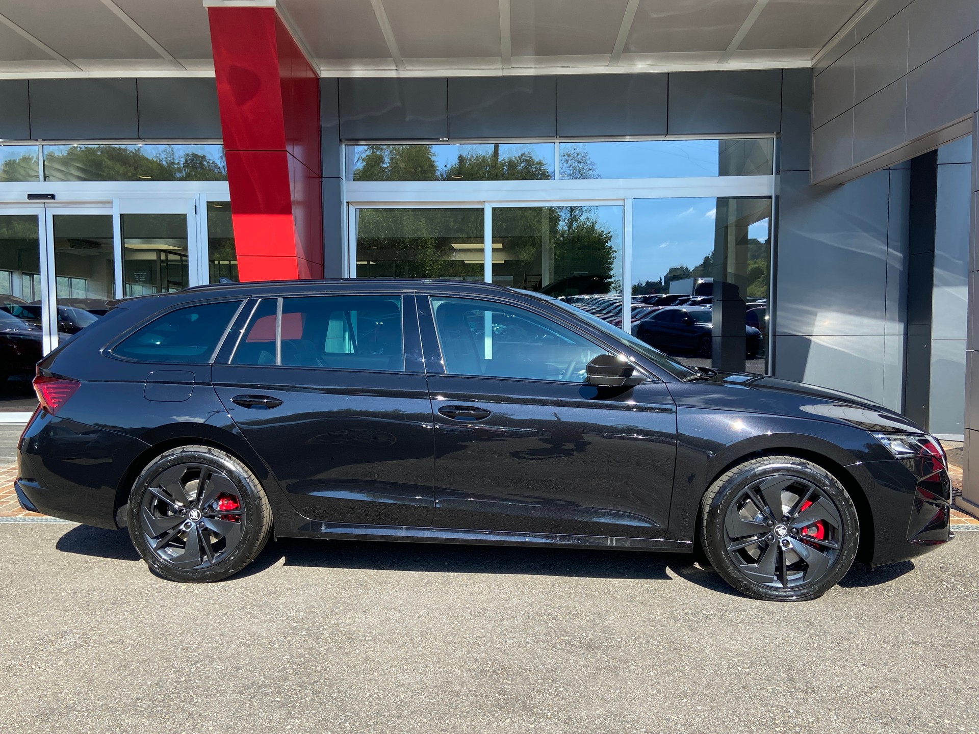 SKODA Octavia Combi 2.0 TSI DSG RS-image-19