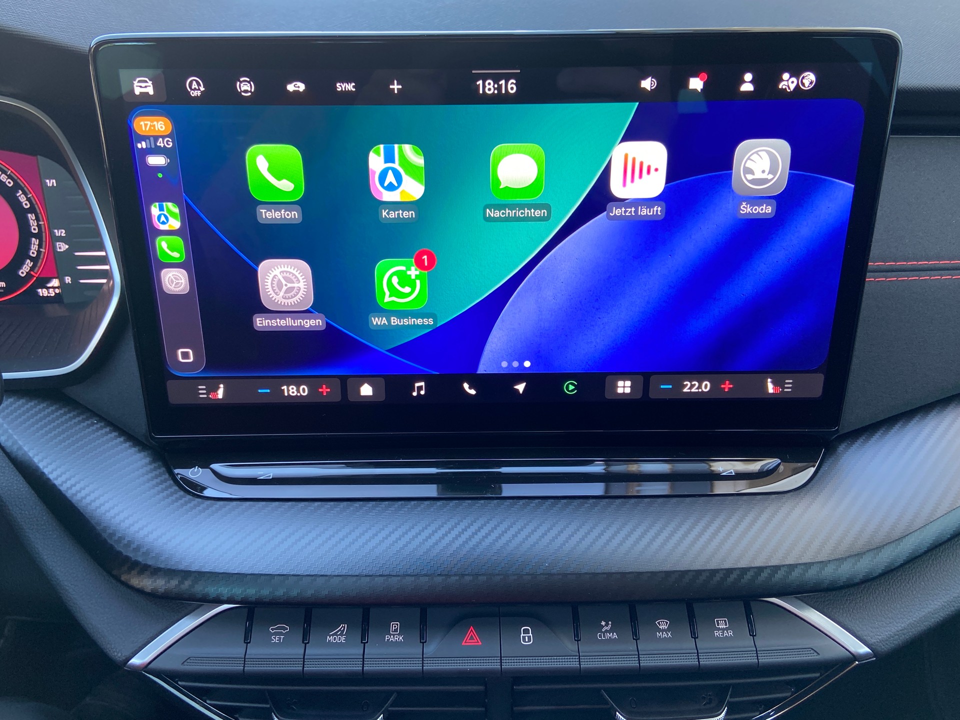 SKODA Octavia Combi 2.0 TSI DSG RS-image-13