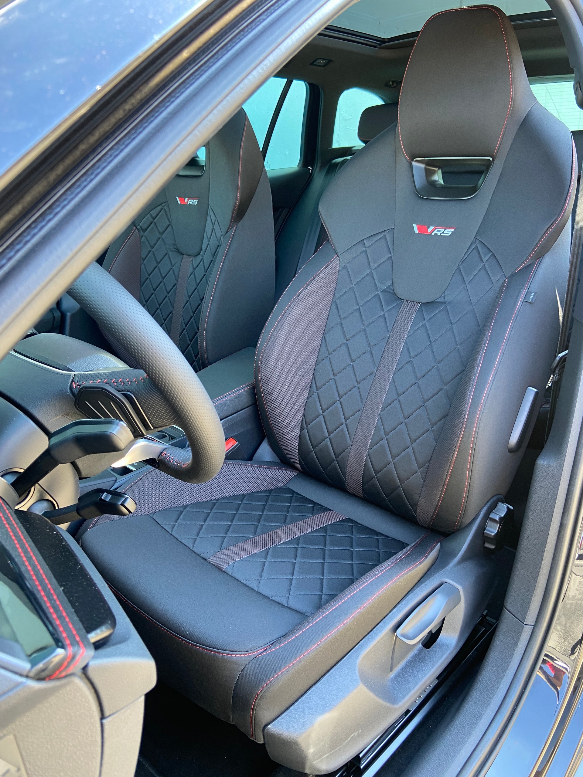 SKODA Octavia Combi 2.0 TSI DSG RS-image-8