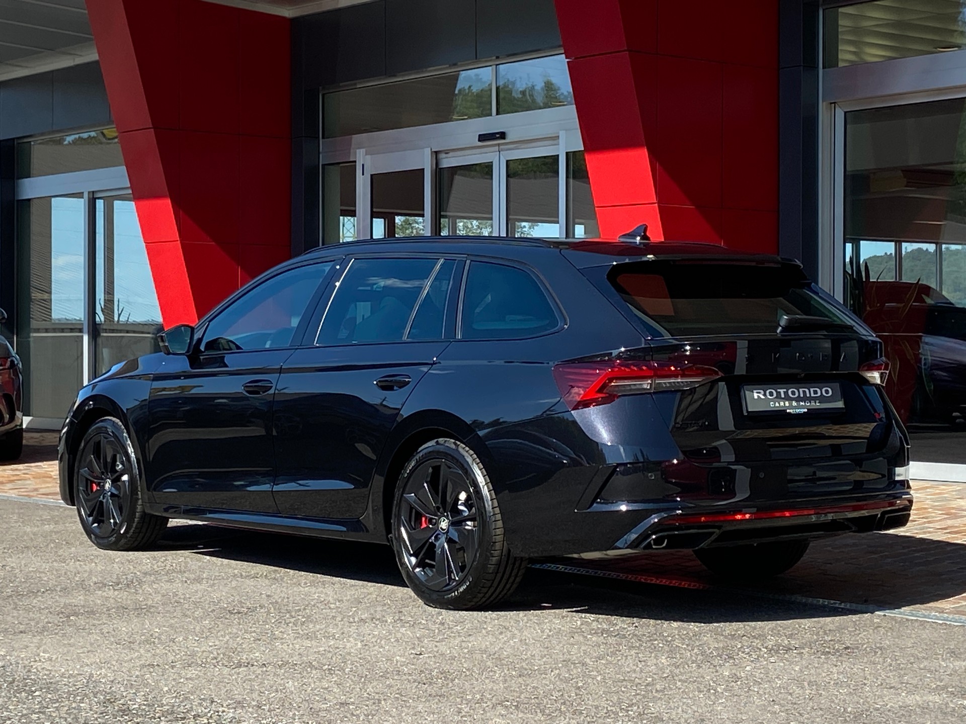 SKODA Octavia Combi 2.0 TSI DSG RS-image-20