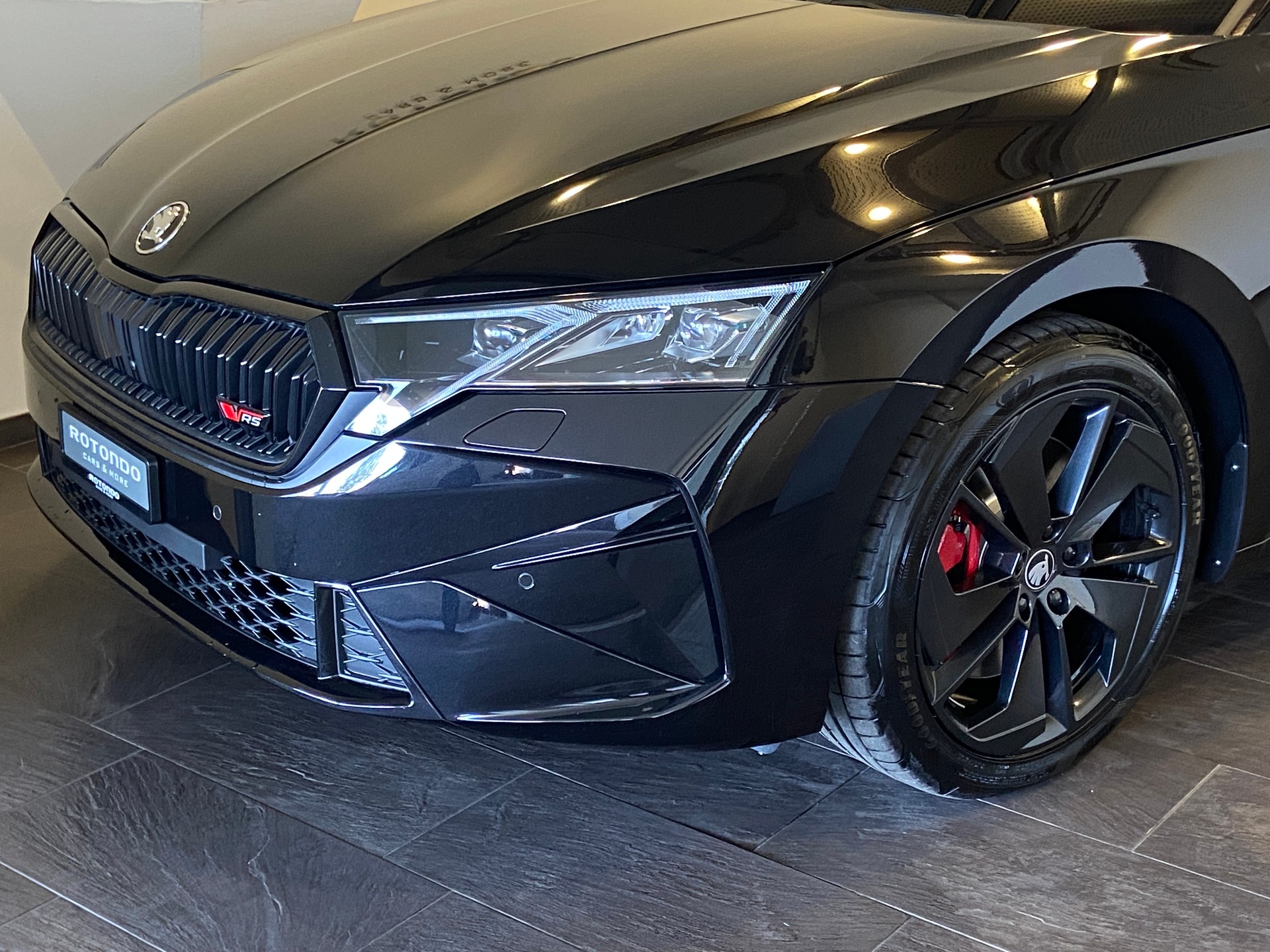 SKODA Octavia Combi 2.0 TSI DSG RS-image-3