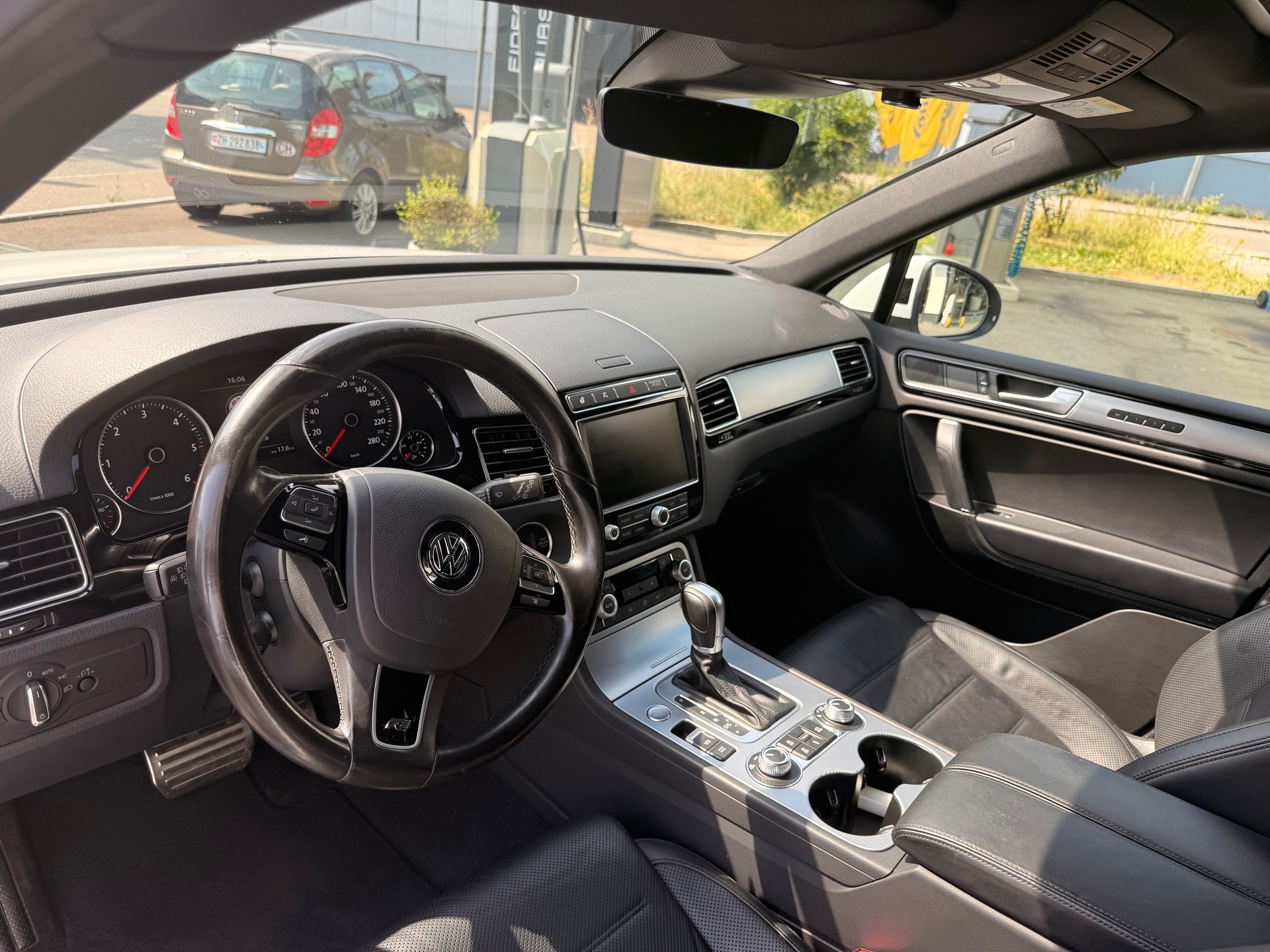 VW 3.0 TDI R-Line BMT-image-10