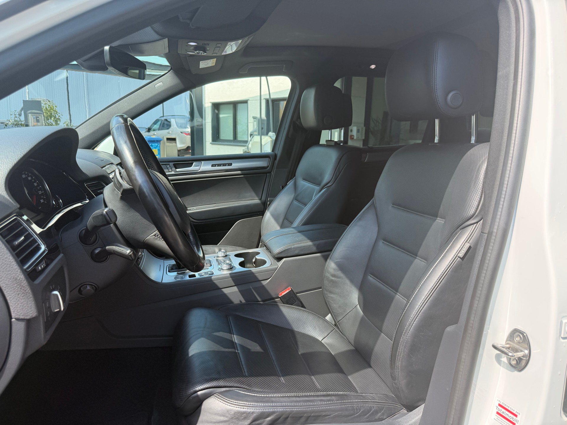 VW 3.0 TDI R-Line BMT-image-11