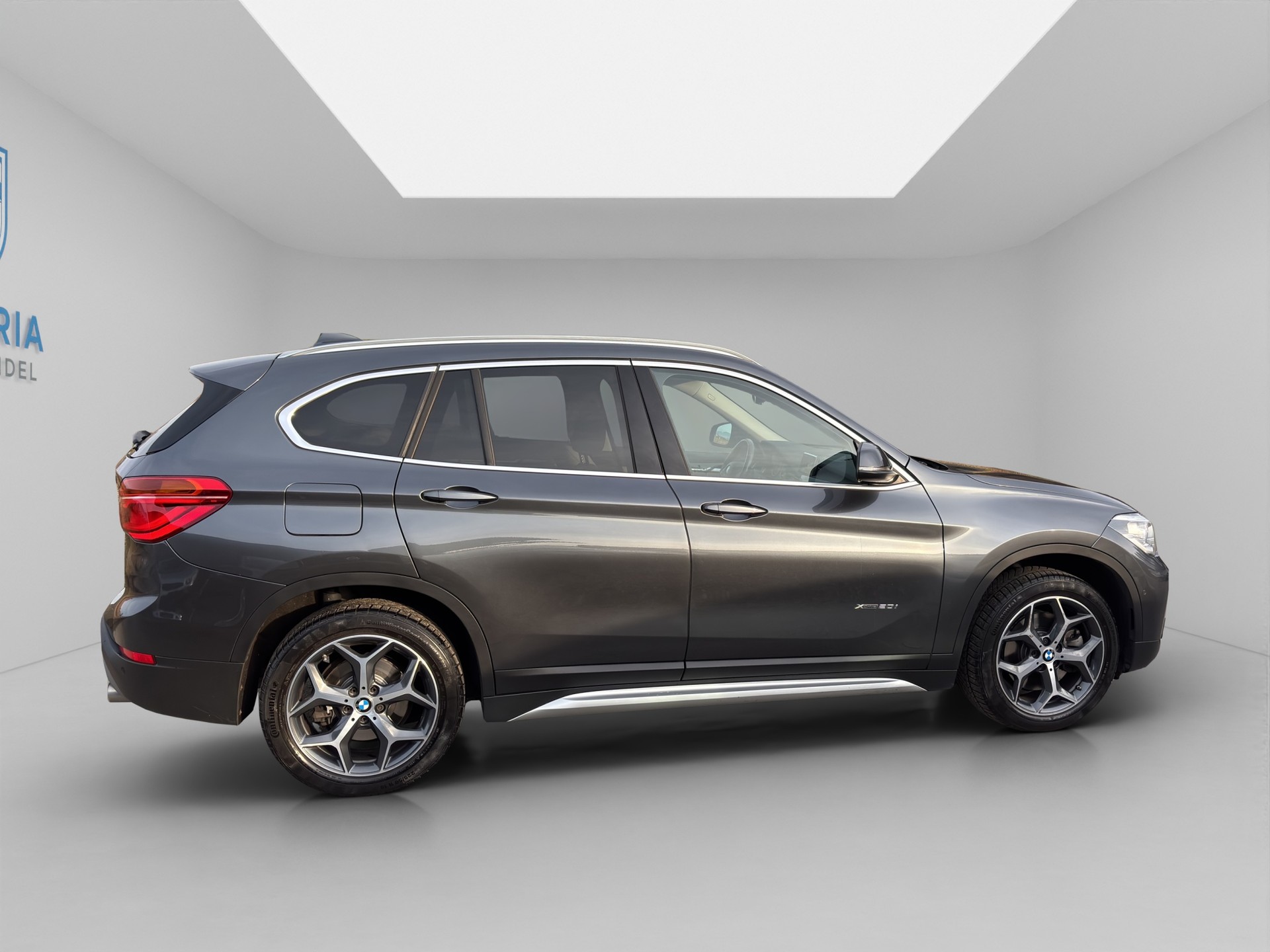 BMW X1 xDrive 20i Sport Line Steptronic-image-5
