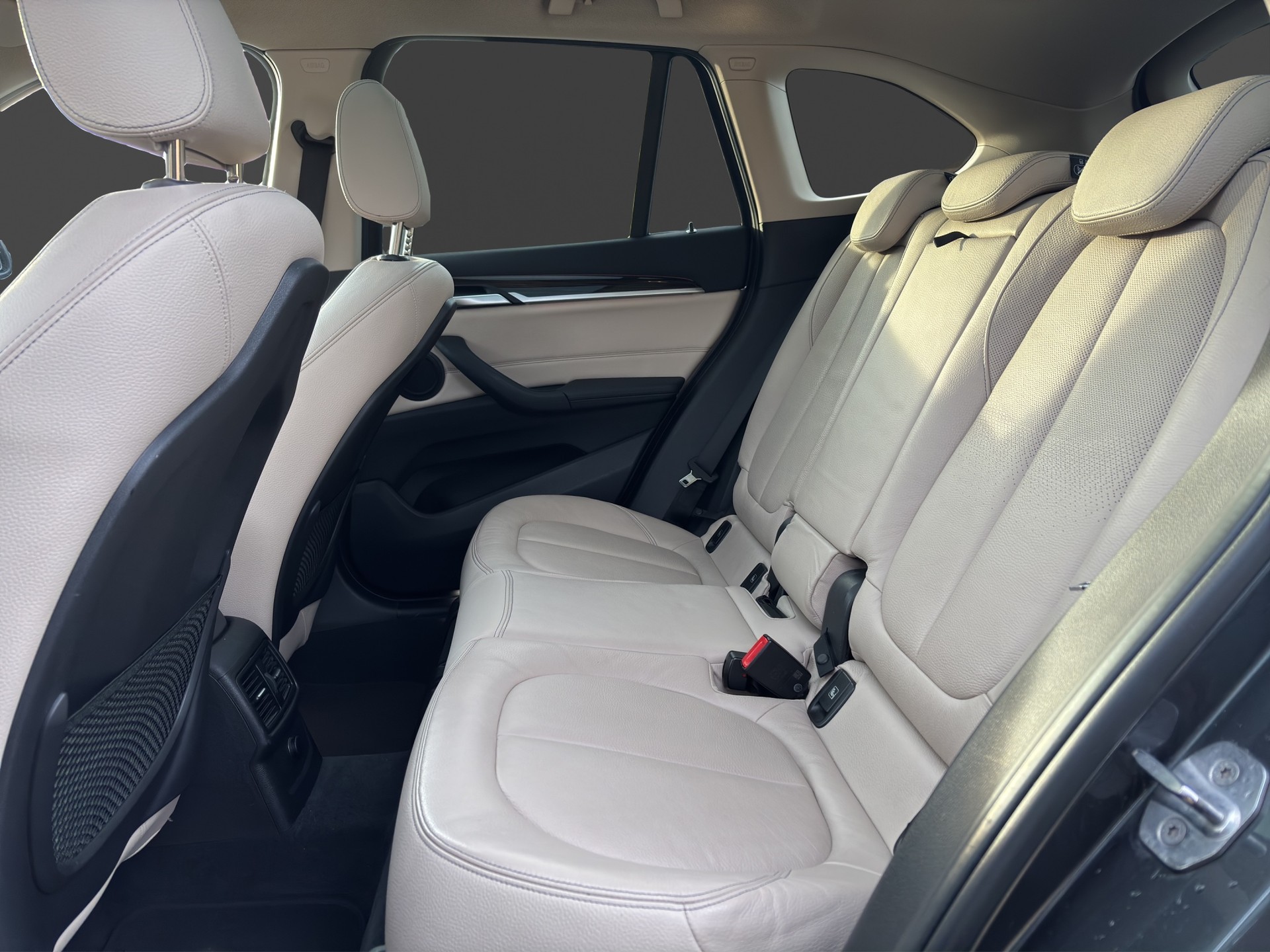 BMW X1 xDrive 20i Sport Line Steptronic-image-13