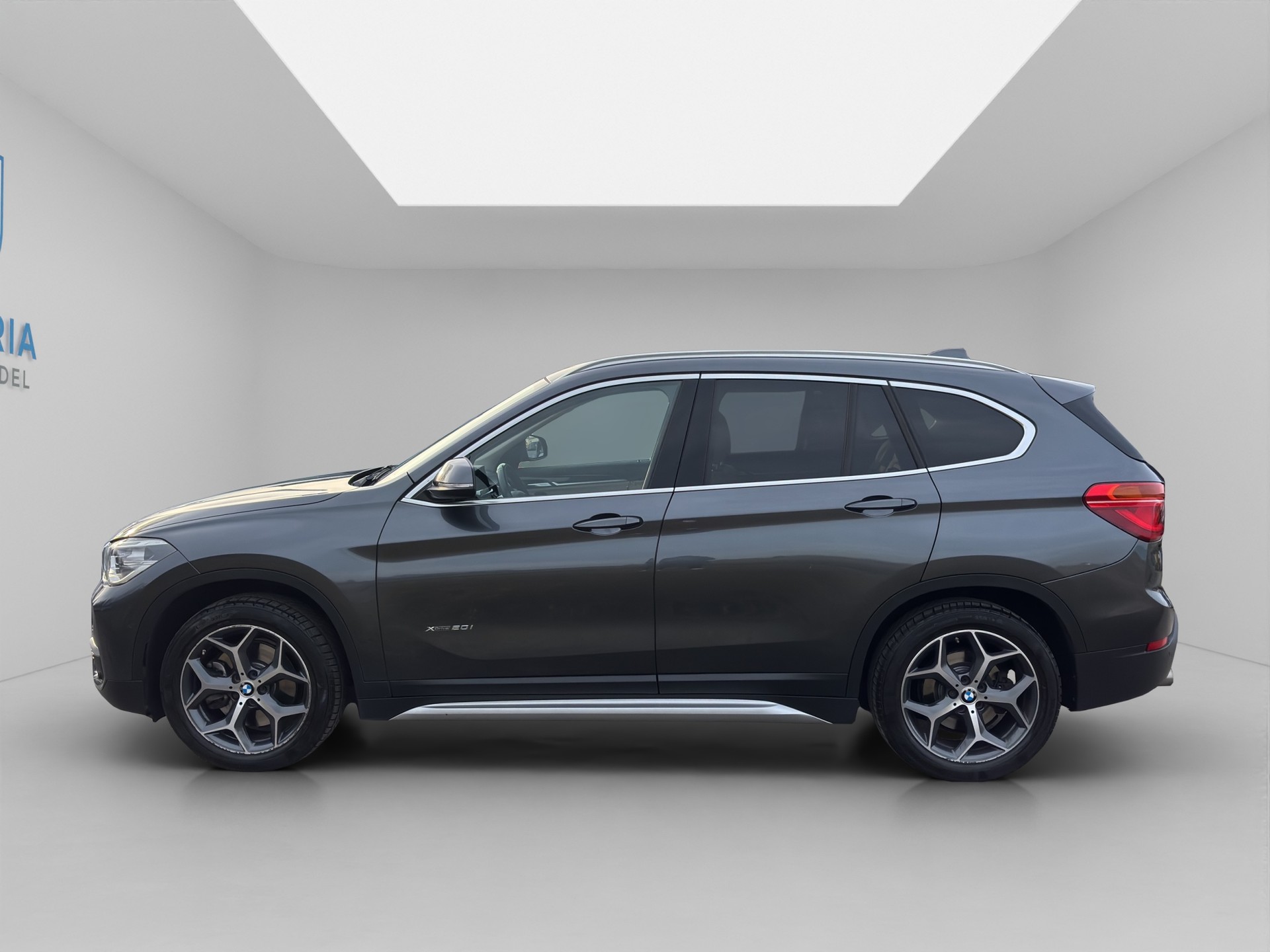 BMW X1 xDrive 20i Sport Line Steptronic-image-1