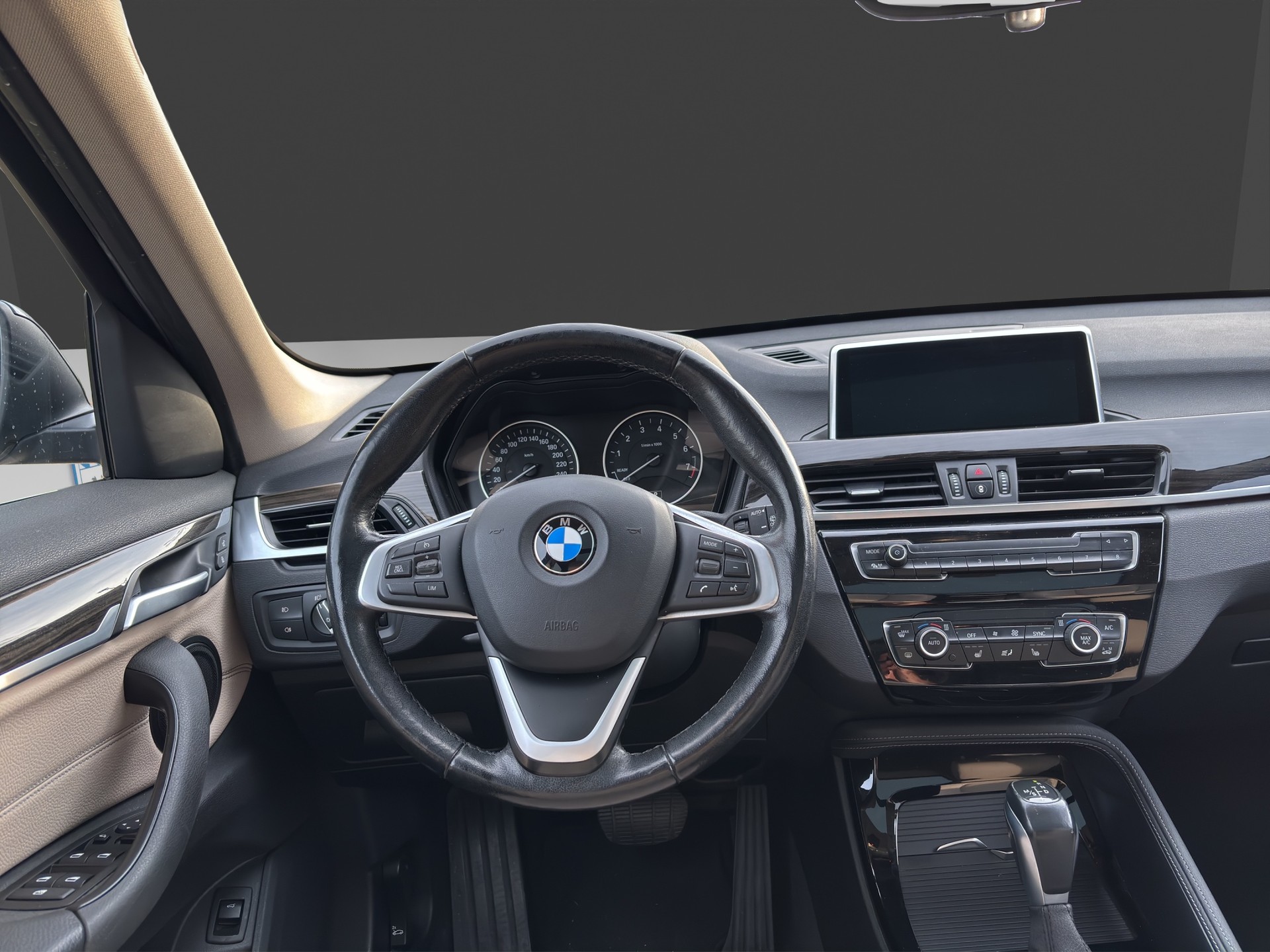 BMW X1 xDrive 20i Sport Line Steptronic-image-12