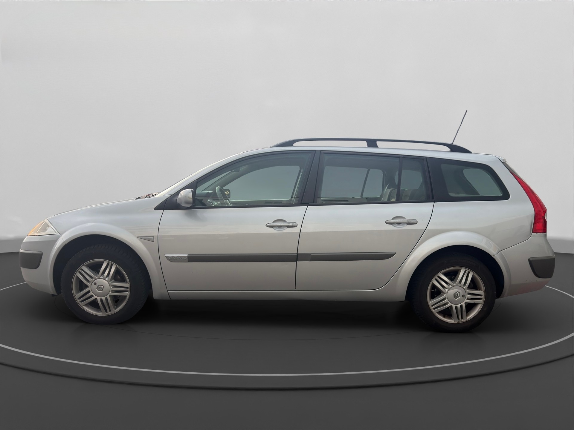 RENAULT Mégane Break 2.0 16V Expression-showroom-element-1