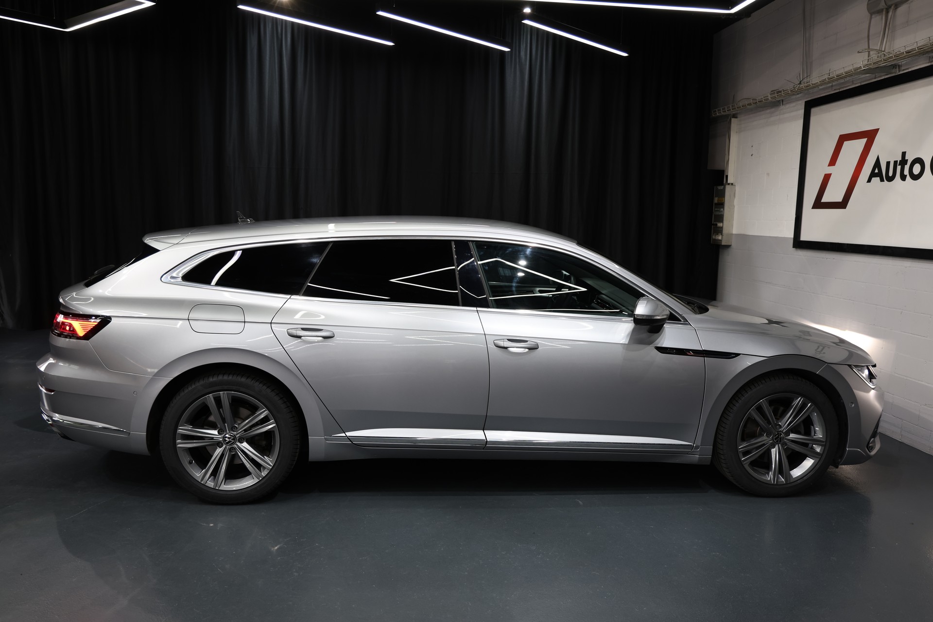 VW Arteon SB 2.0 TDI R-Line 4Motion DSG Shooting Brake-image-11