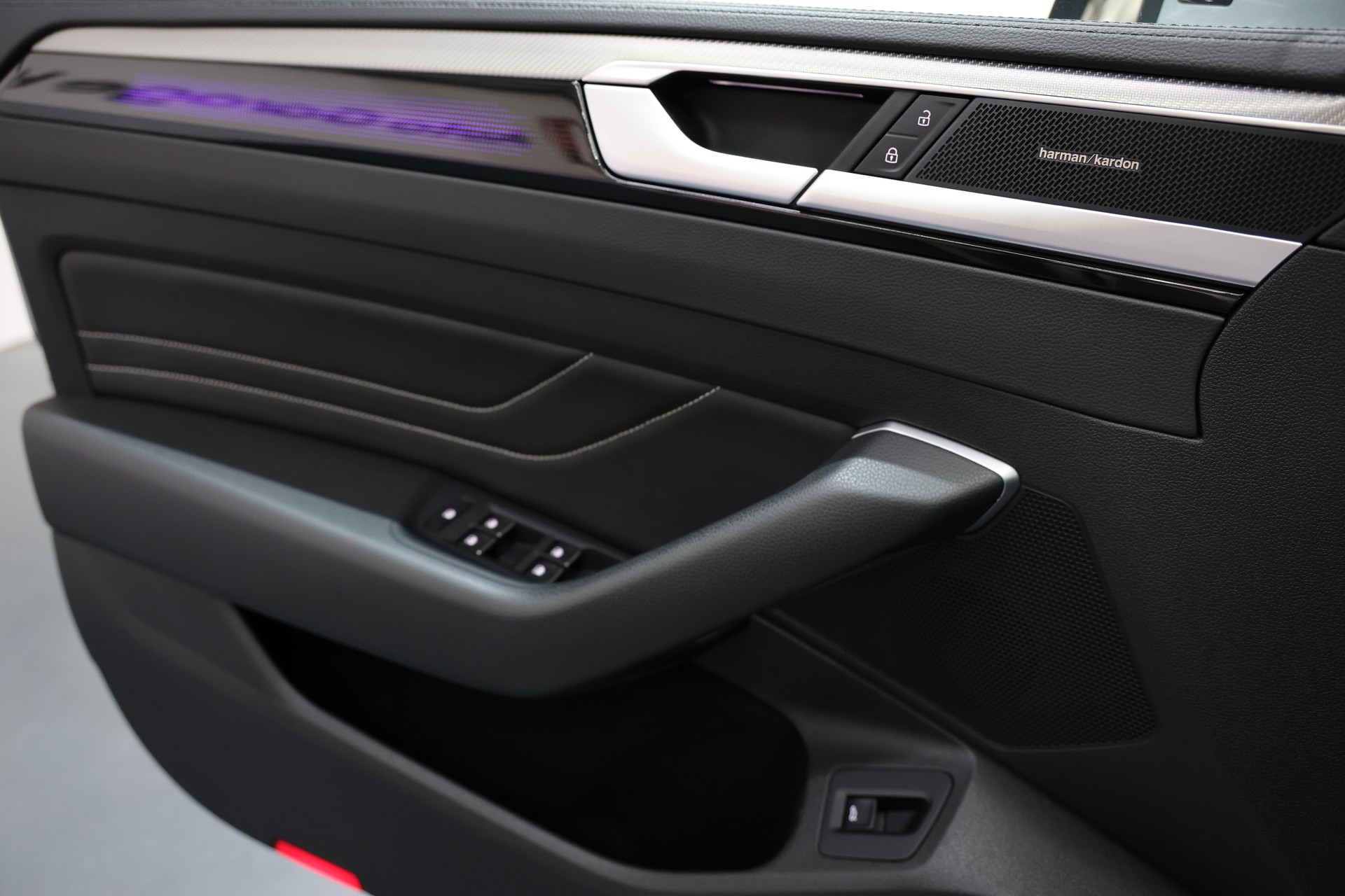 VW Arteon SB 2.0 TDI R-Line 4Motion DSG Shooting Brake-image-23