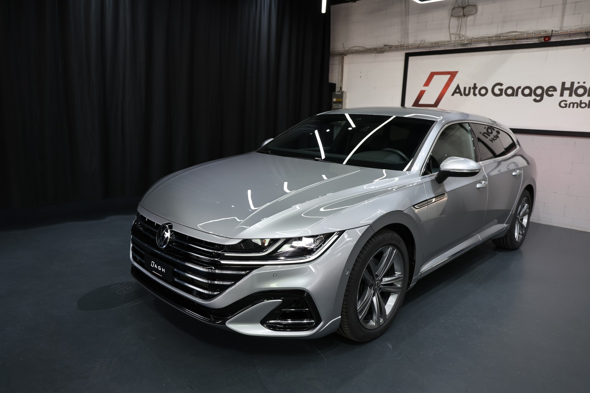 VW Arteon SB 2.0 TDI R-Line 4Motion DSG Shooting Brake-image-3