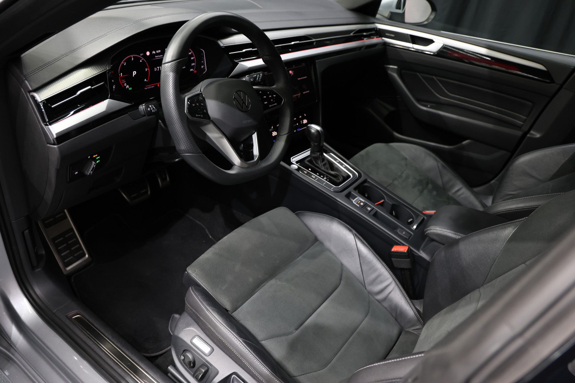 VW Arteon SB 2.0 TDI R-Line 4Motion DSG Shooting Brake-image-4