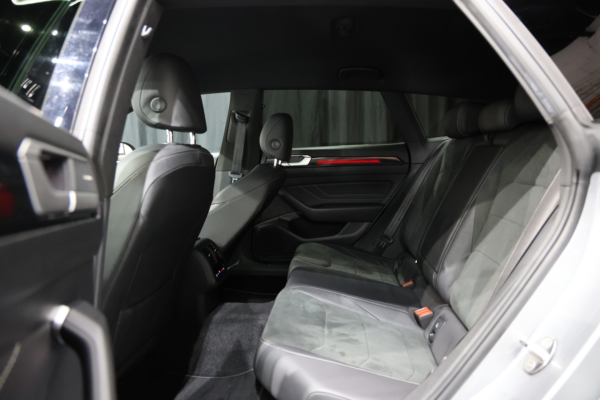 VW Arteon SB 2.0 TDI R-Line 4Motion DSG Shooting Brake-image-7