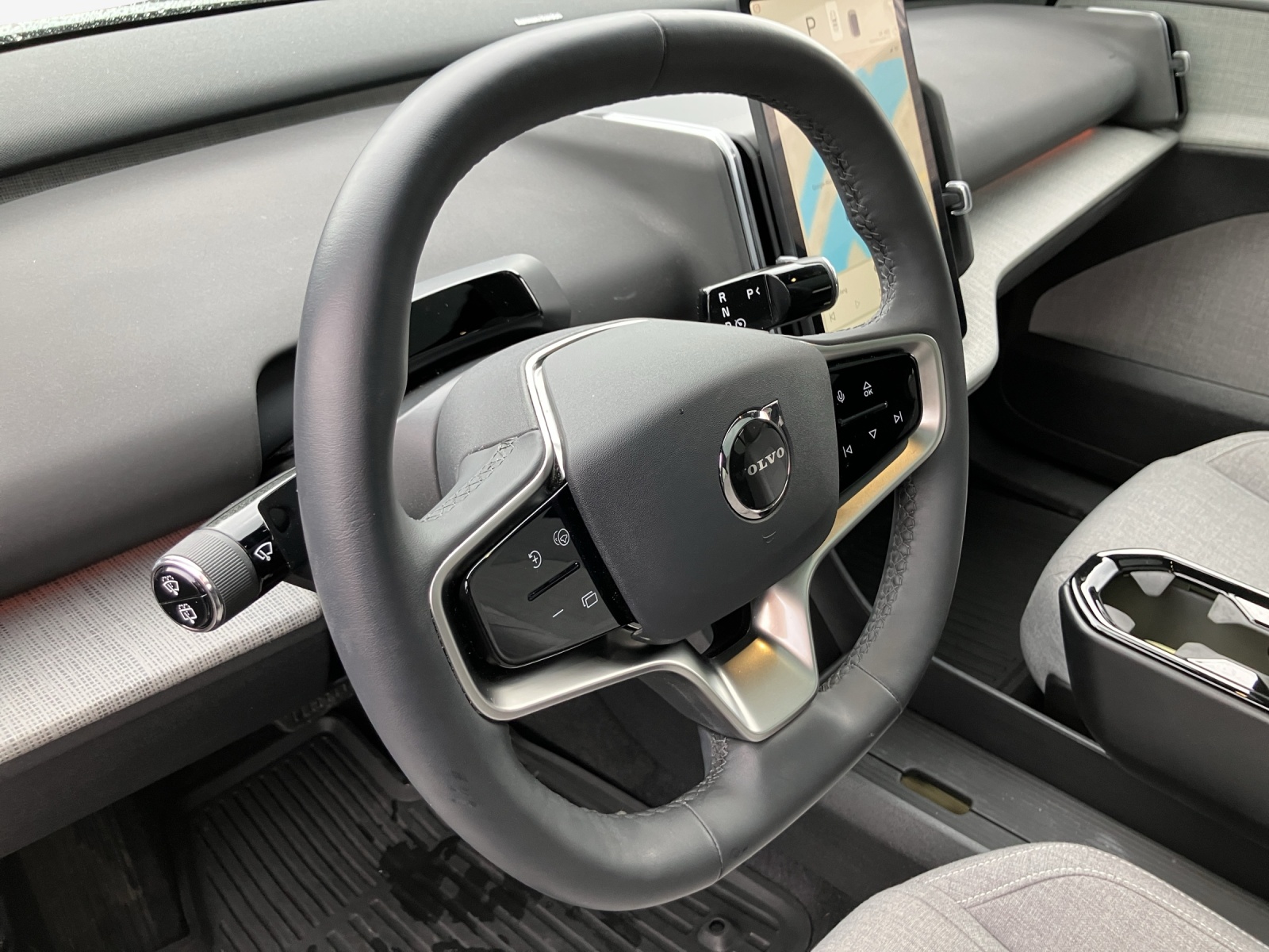 VOLVO EX30 E60 69kWh Single Motor Extended Range Ultra-image-9